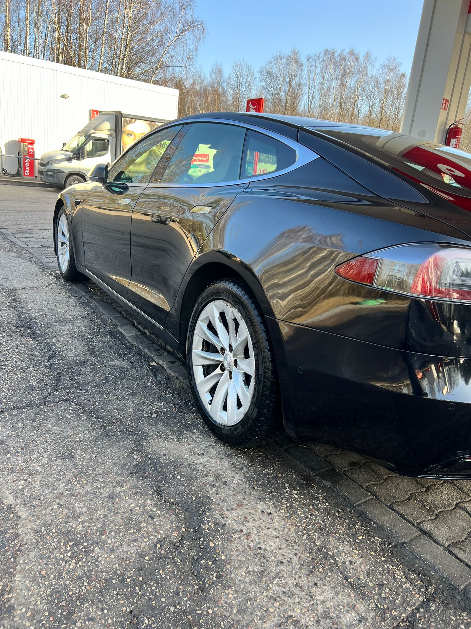 
								European Model S 100D full									