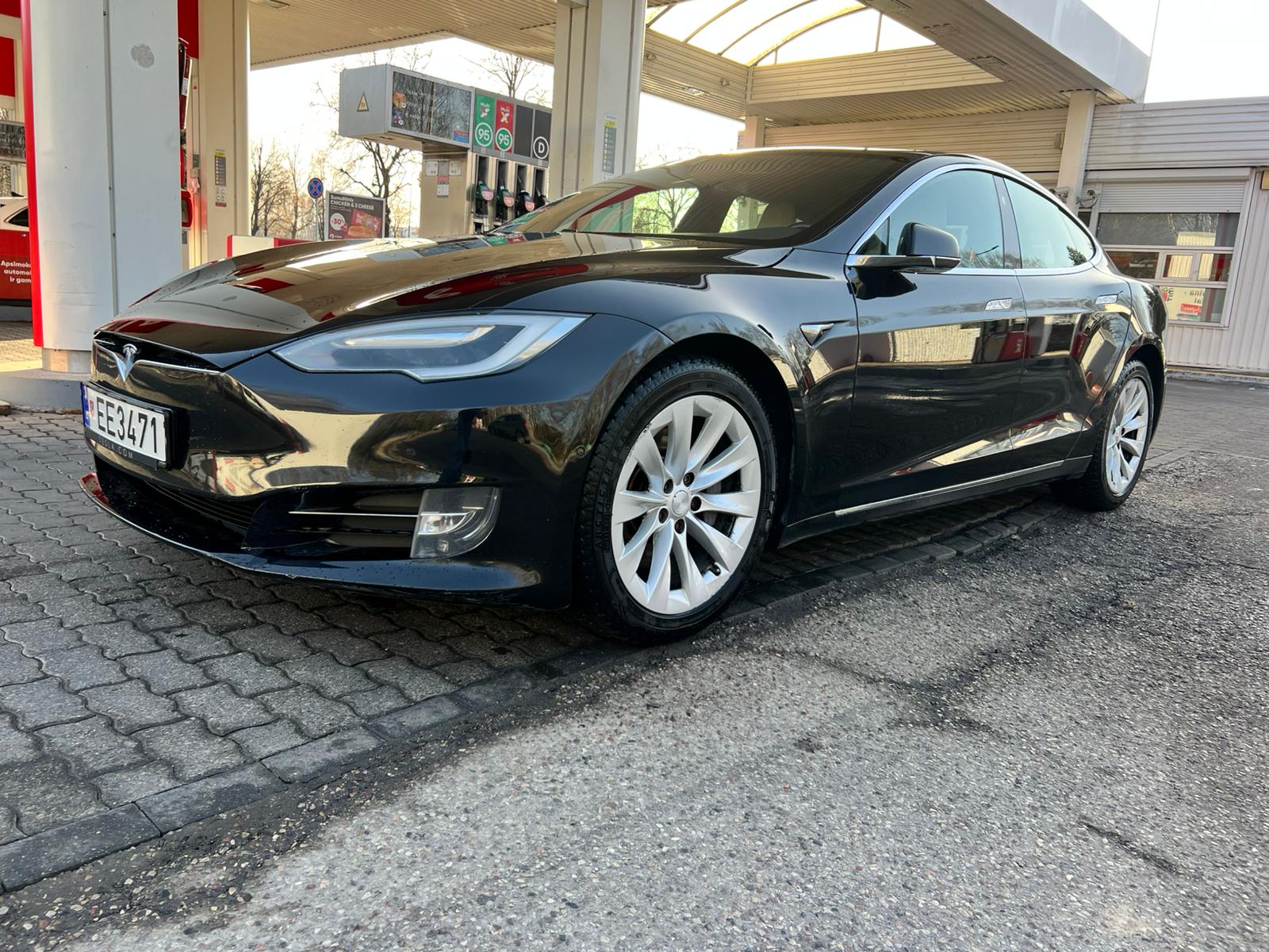 
								European Model S 100D full									