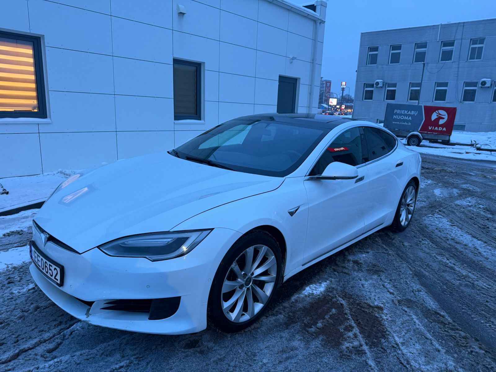 
								Model S 75 red full									