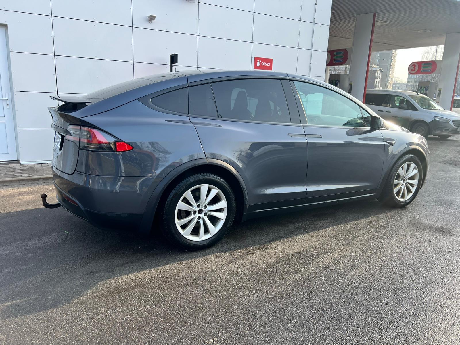
								Model X 75D grey full									