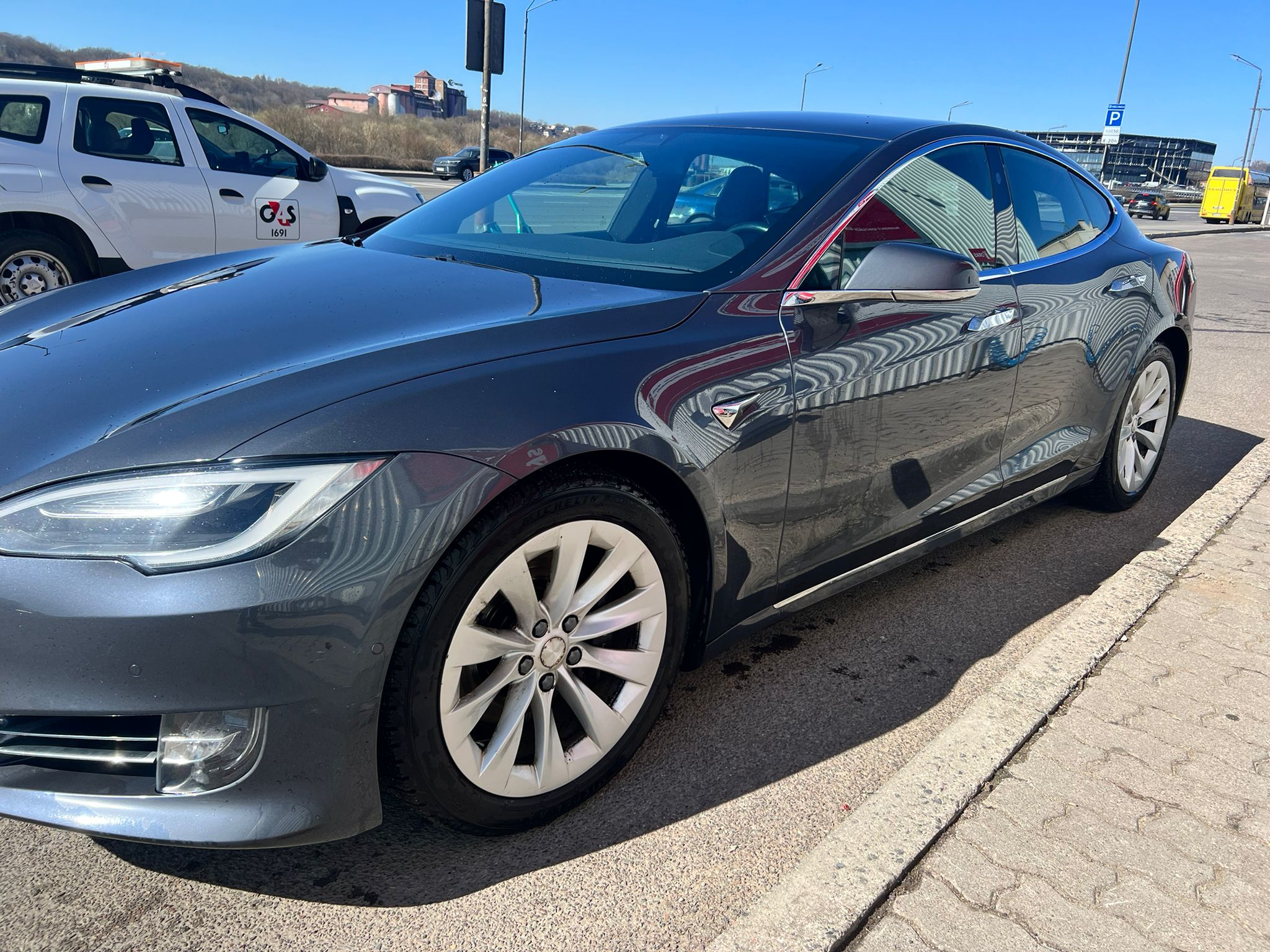 
								Model S 75D grey full									