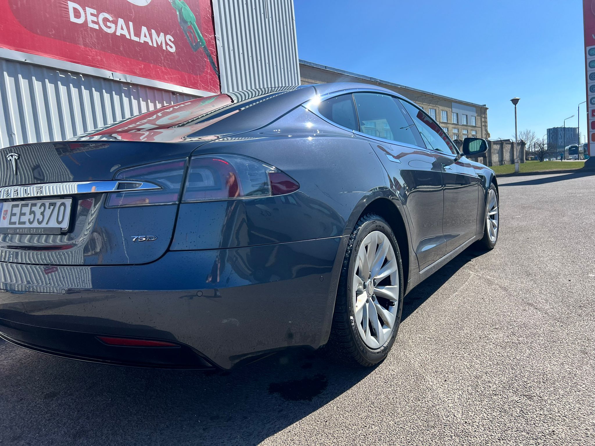 
								Model S 75D grey full									