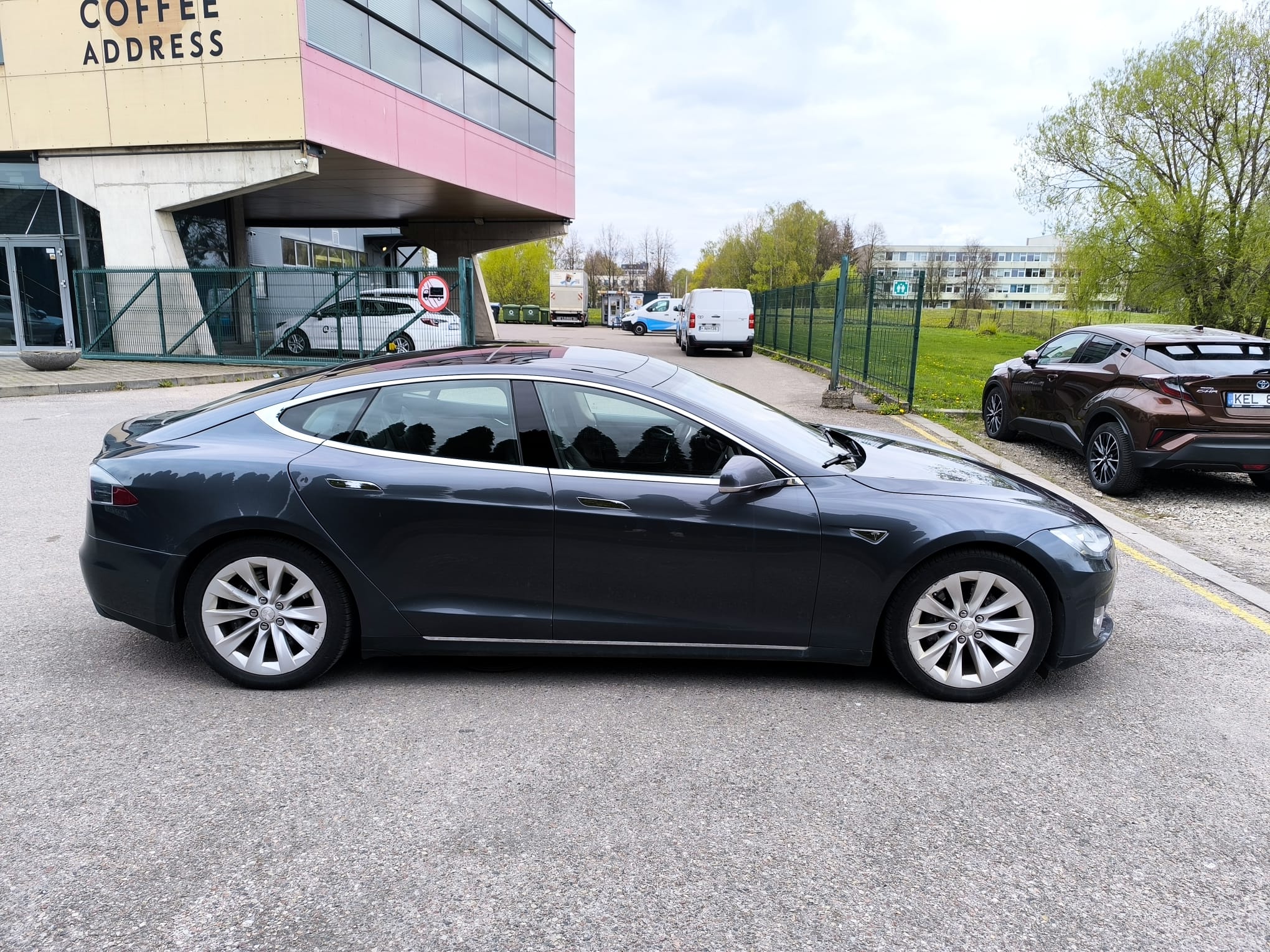 
								Model S 85D no free sc full									