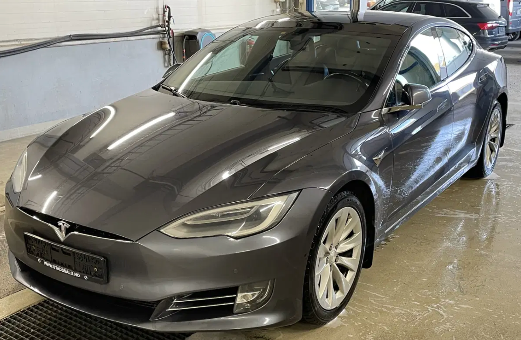 
								Model S 75D grey full									