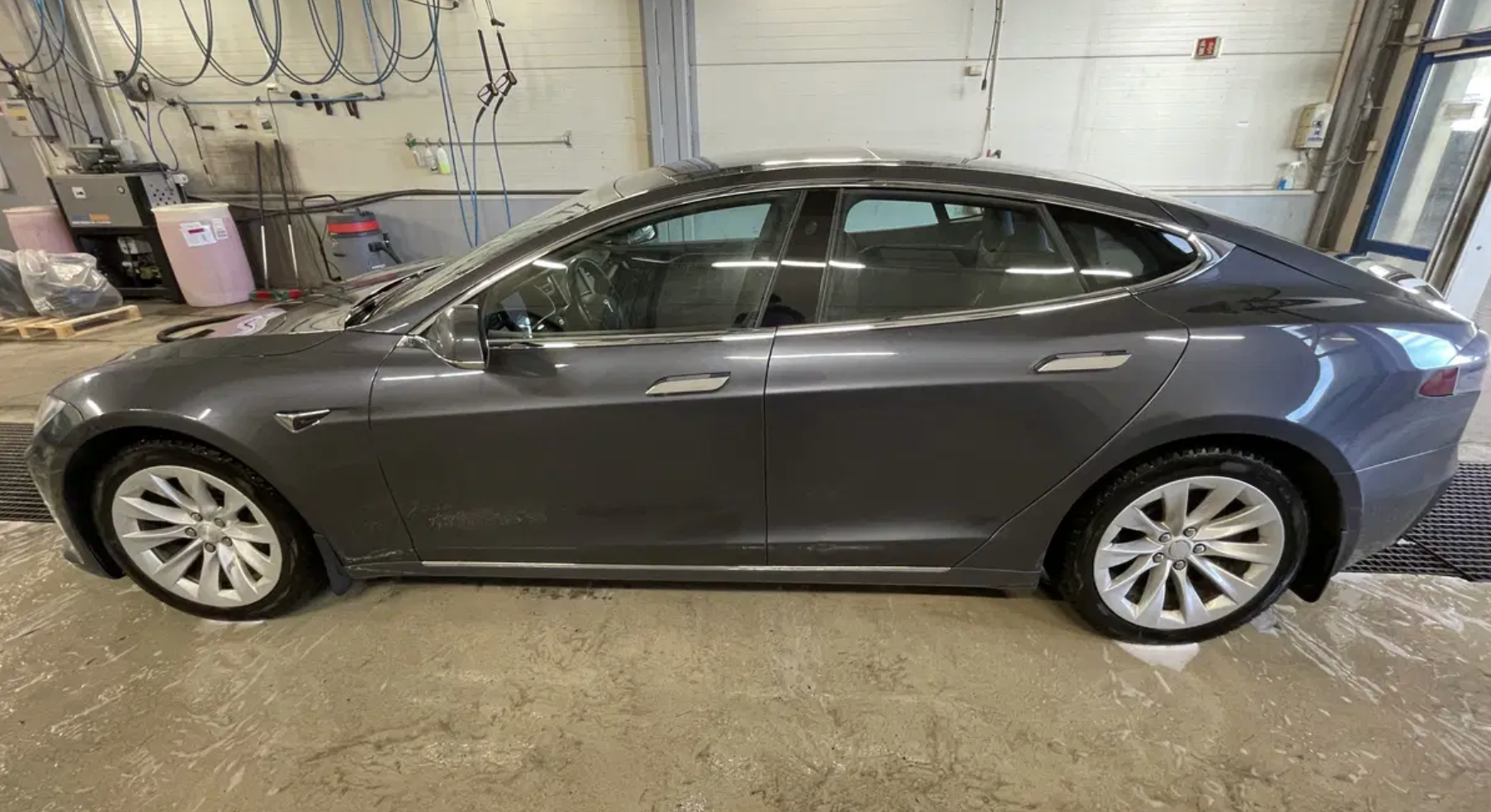 
								Model S 75D grey full									