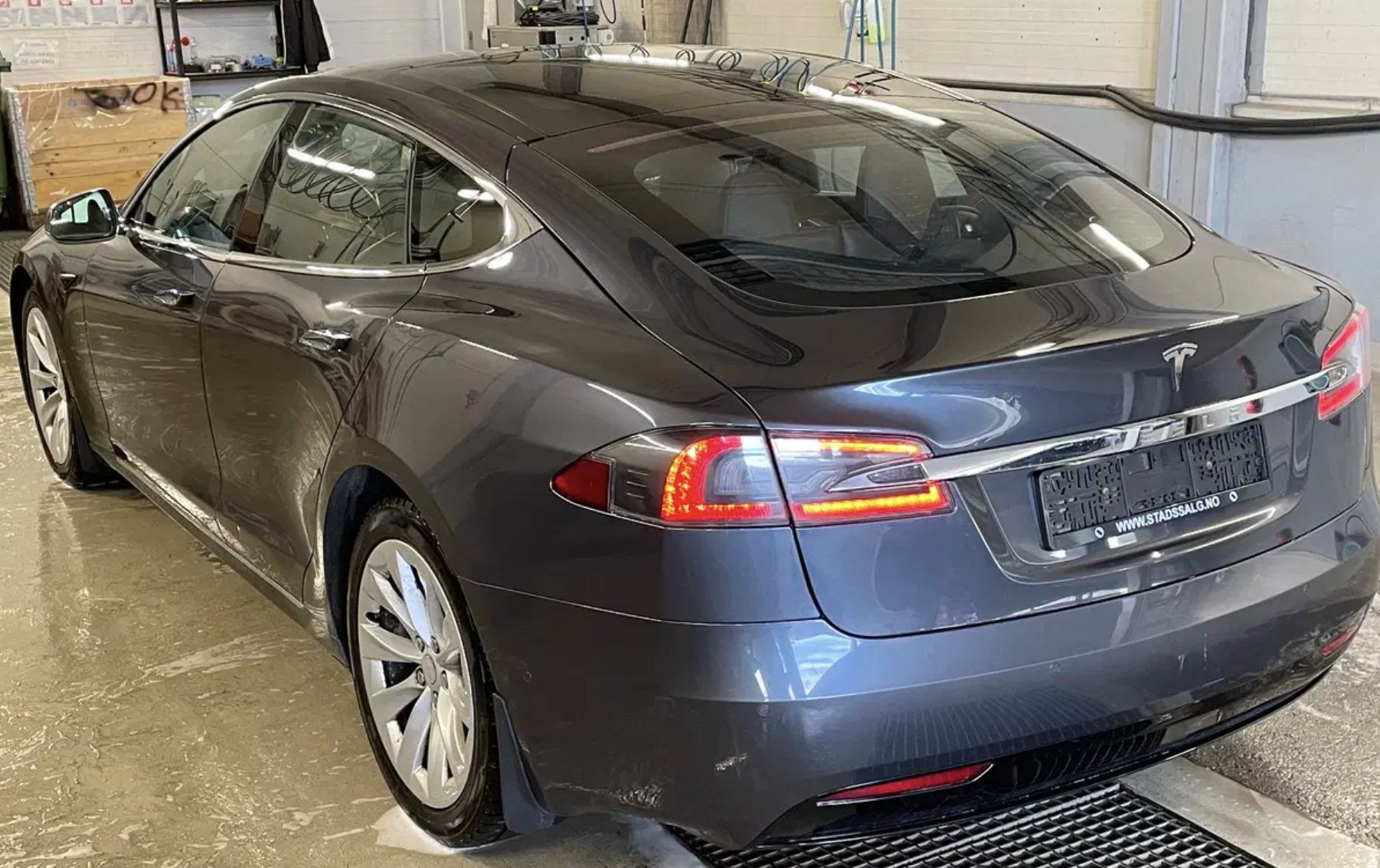 
								Model S 75D grey full									