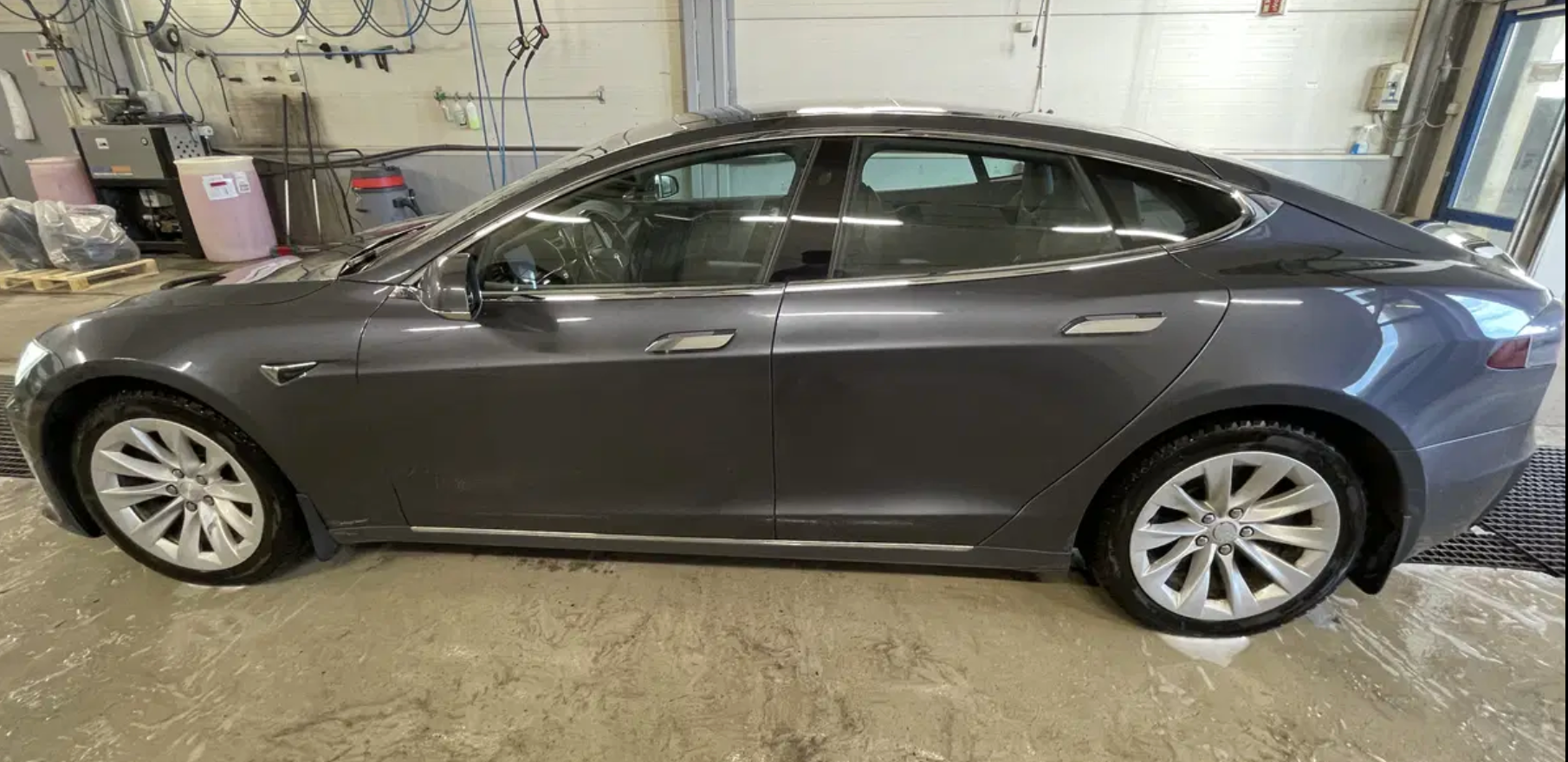 
								Model S 75D grey full									