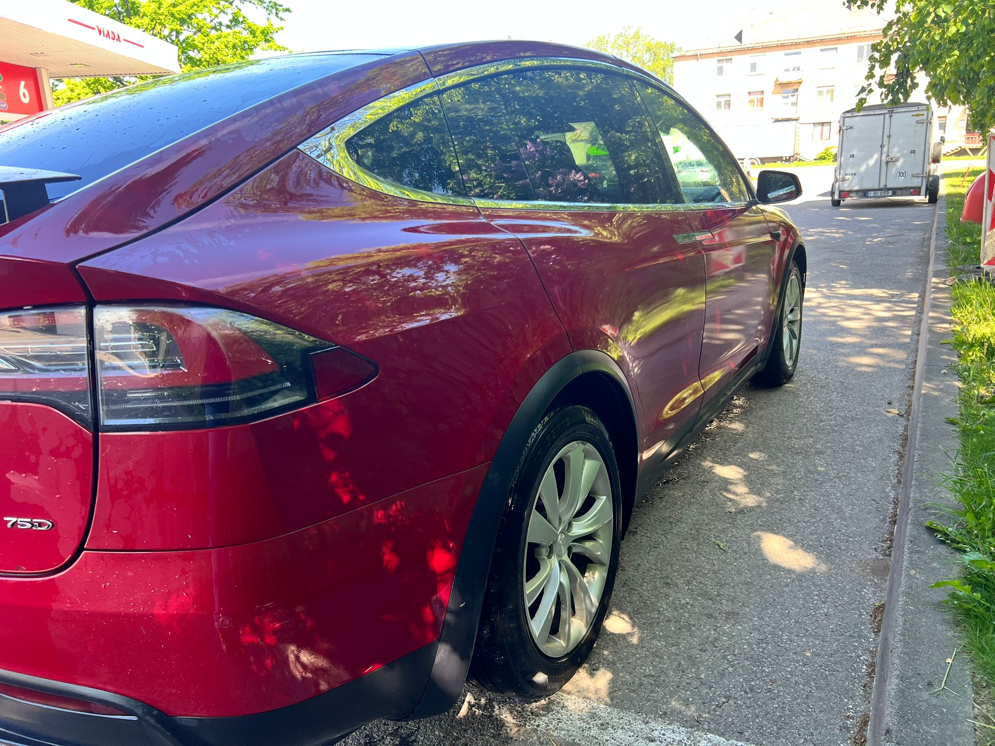 
								Model X 75D red full									