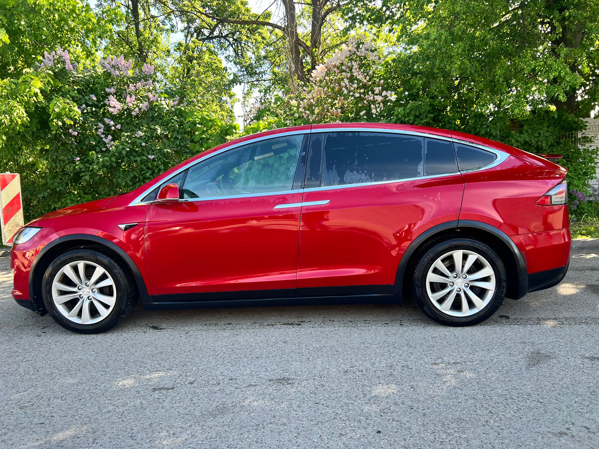 
								Model X 75D red full									