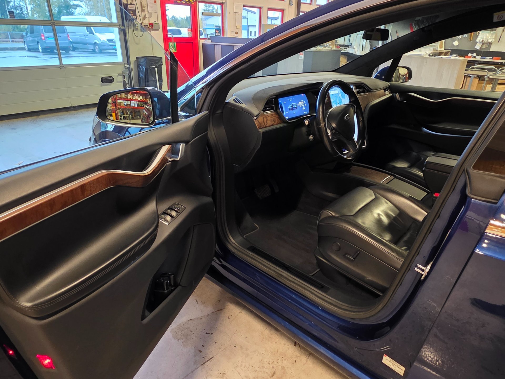 
								X90D blue full									