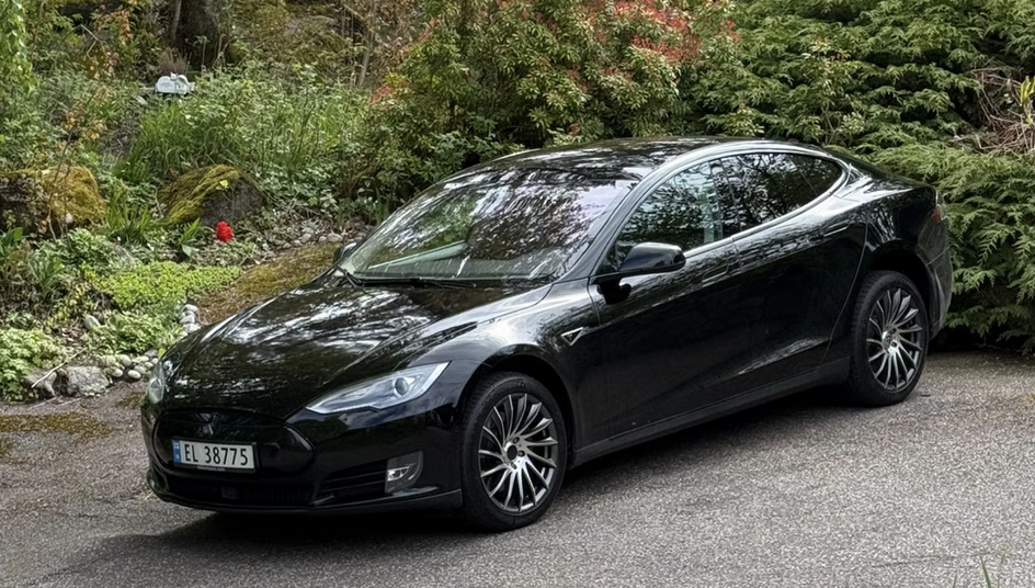 
								S 85 blac full									