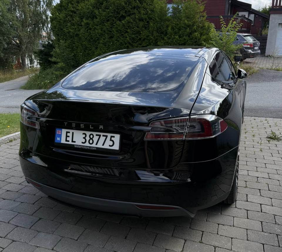 
								S 85 blac full									