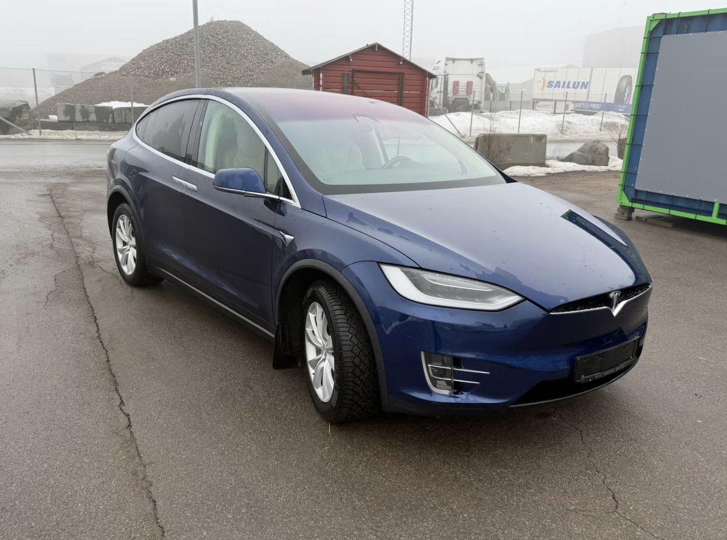 
								x90D blue full									