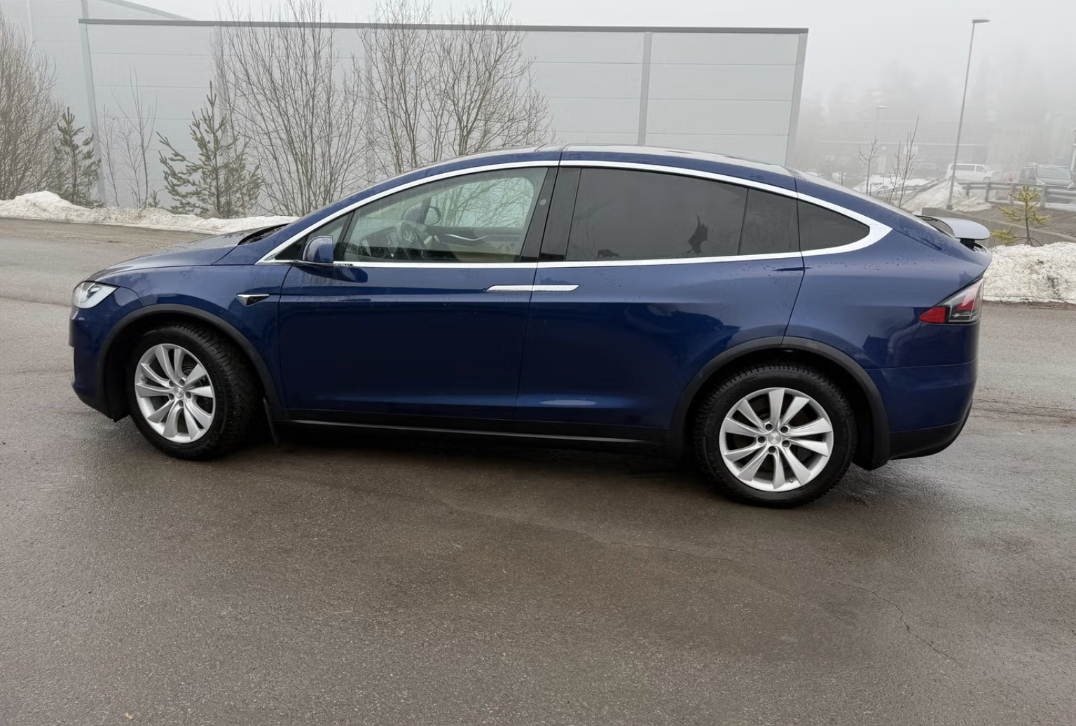 
								x90D blue full									