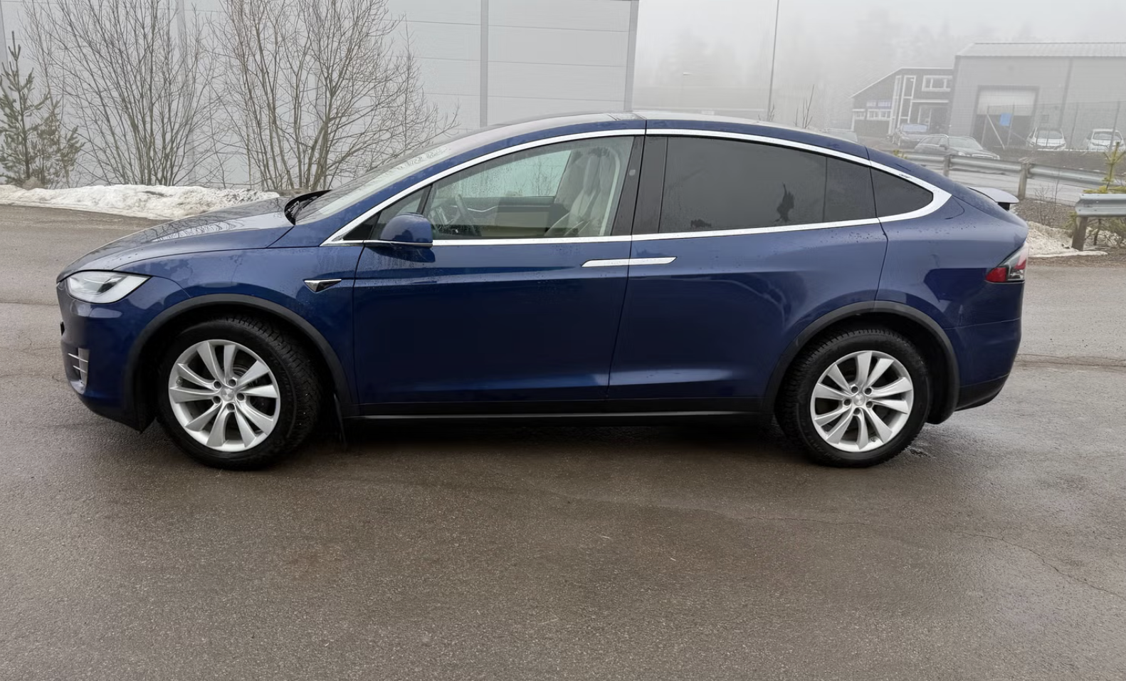 
								x90D blue full									