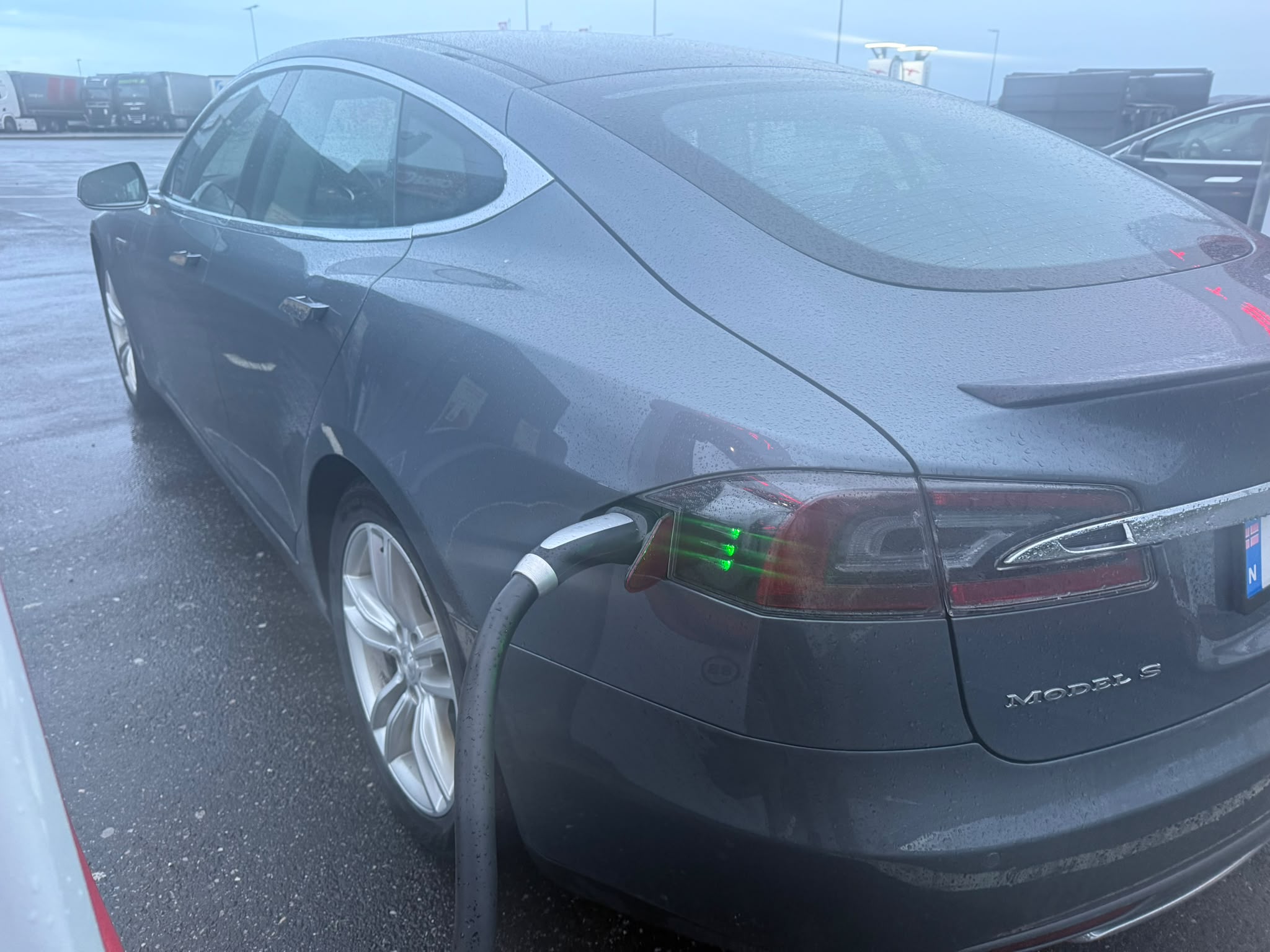 
								P85 Grey full									