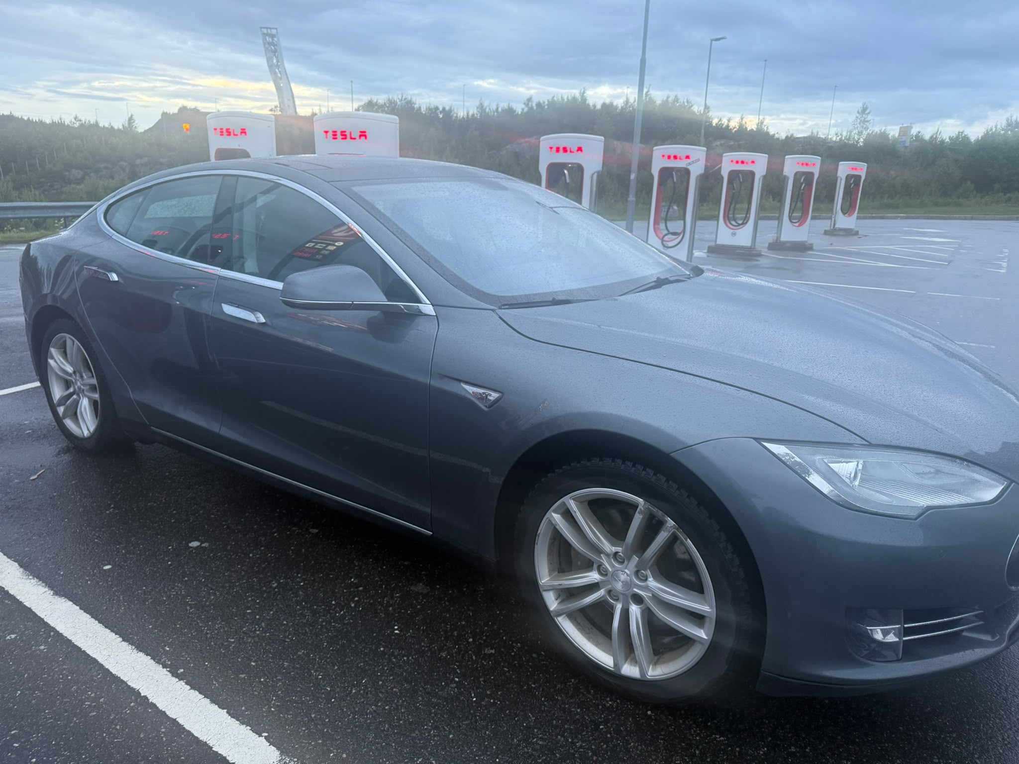 
								P85 Grey full									