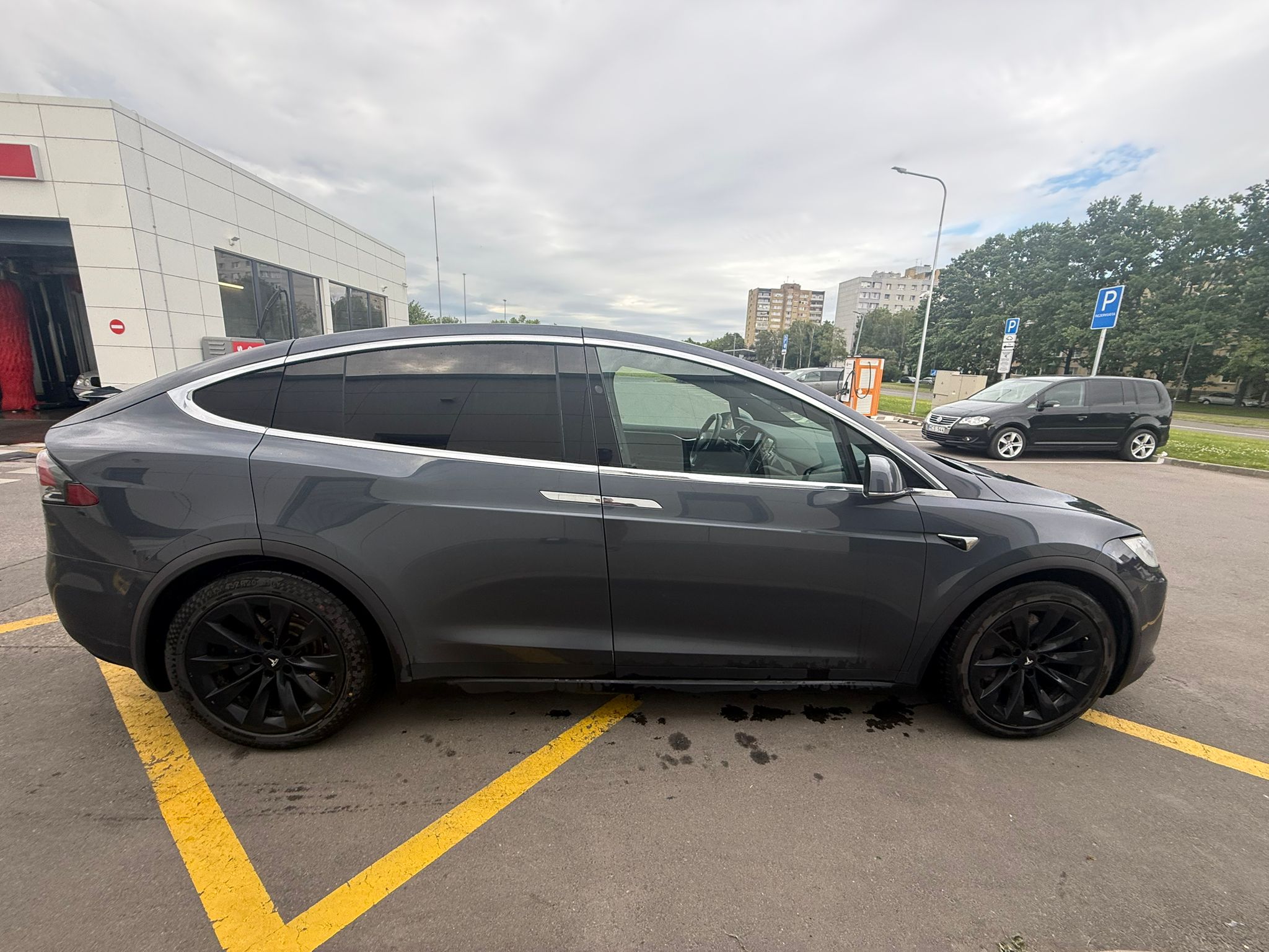 
								X75D grey full									