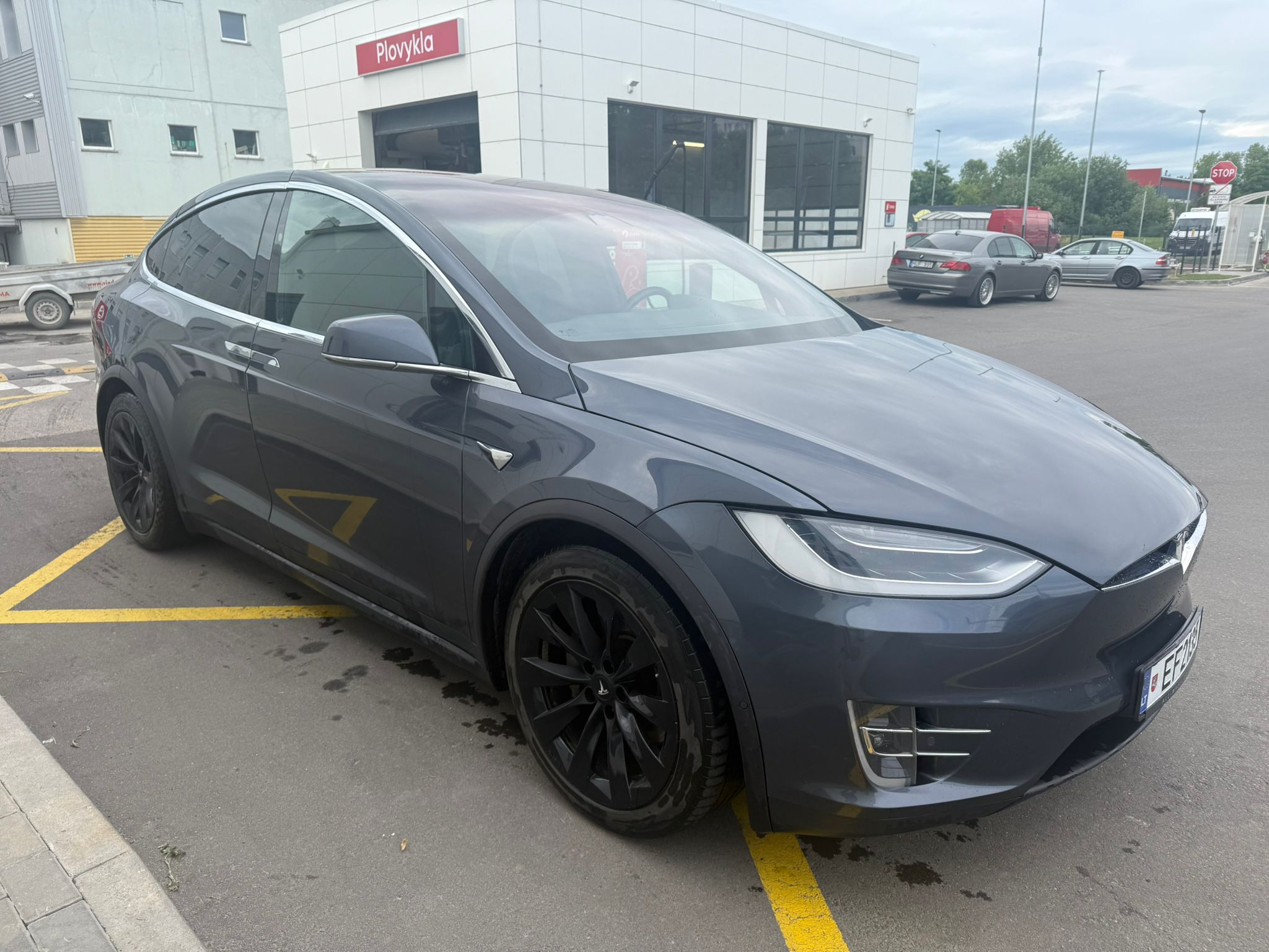 
								X75D grey full									