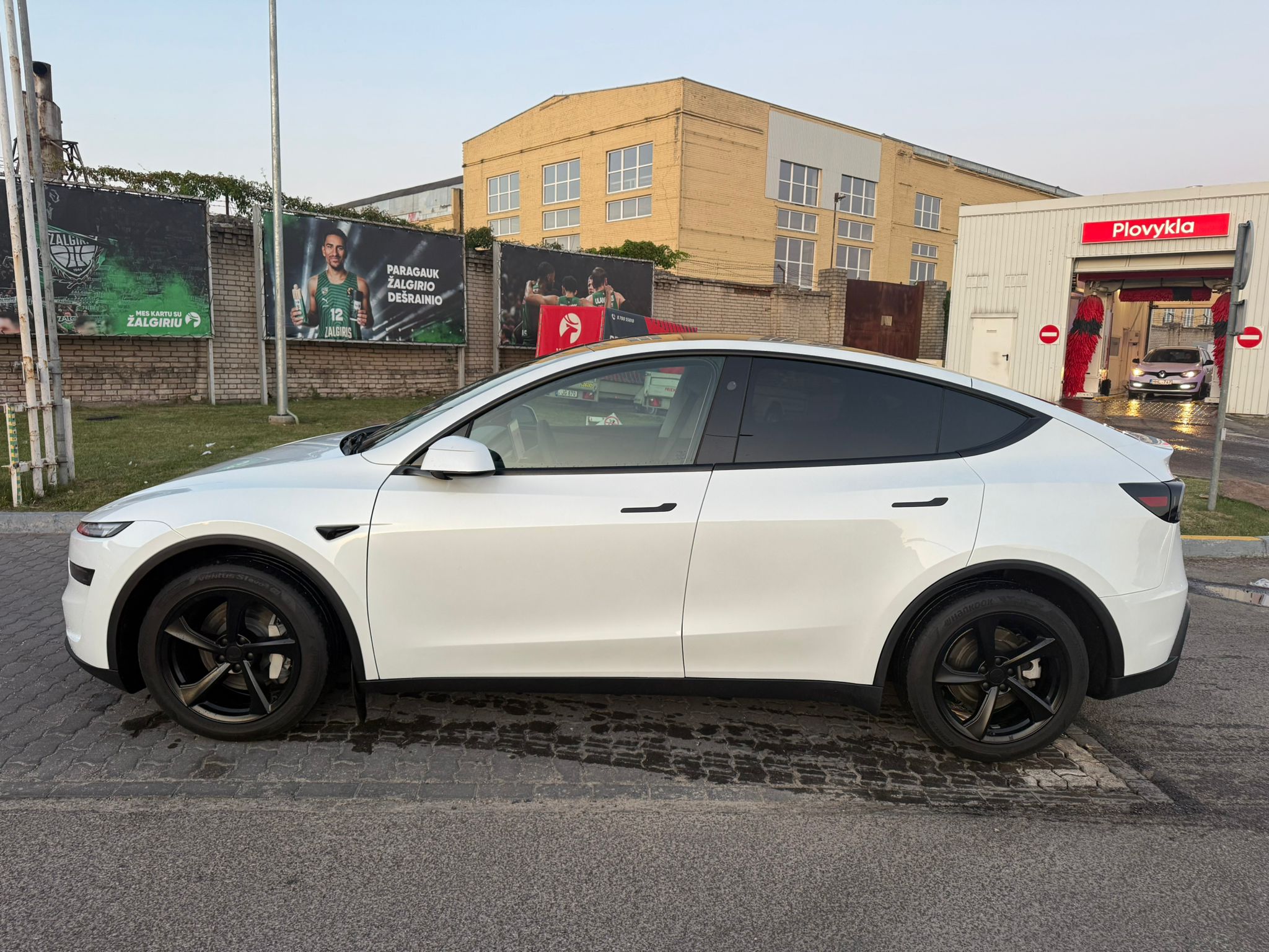 
								Model Y Long Range full									