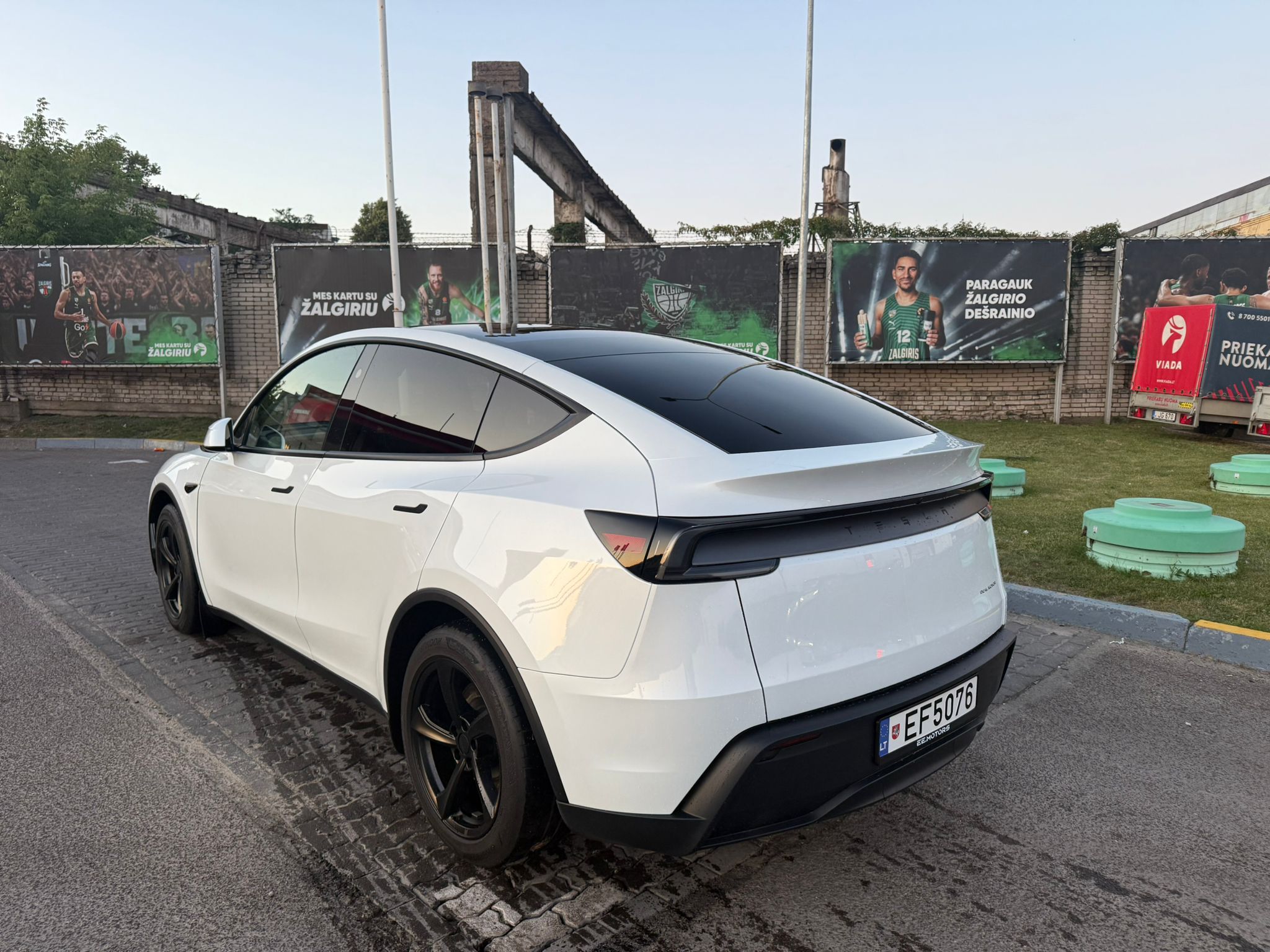 
								Model Y Long Range full									