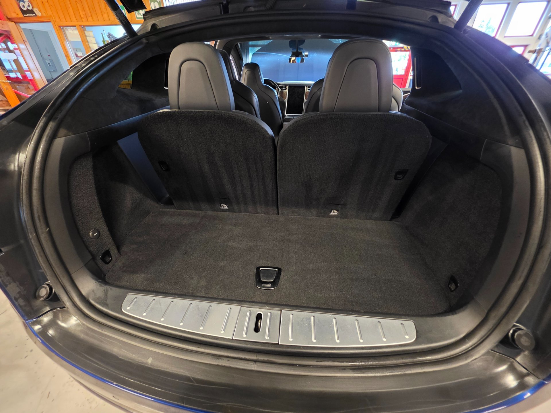 
								X90D blue full									