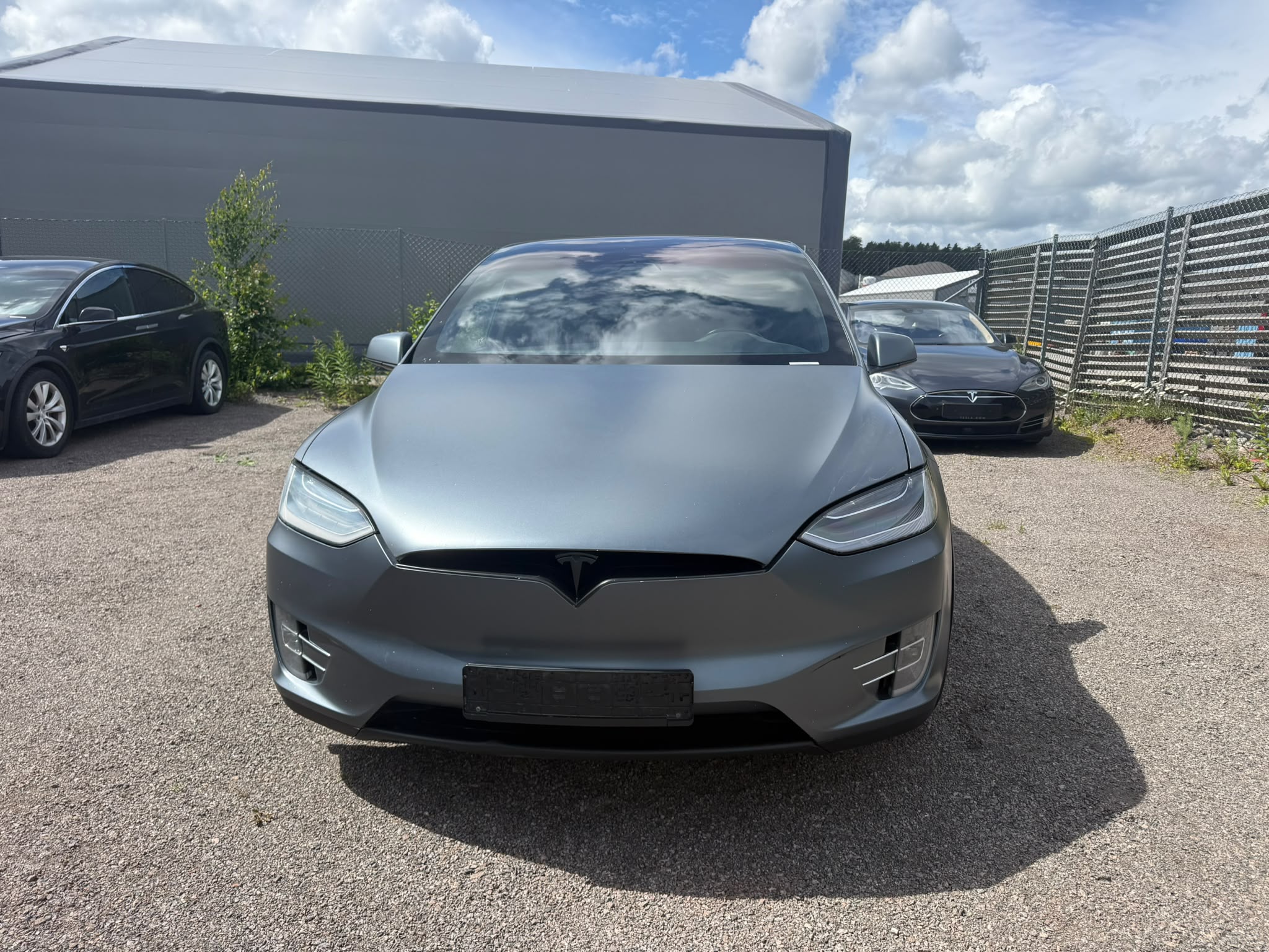 
								x90D tinted full									