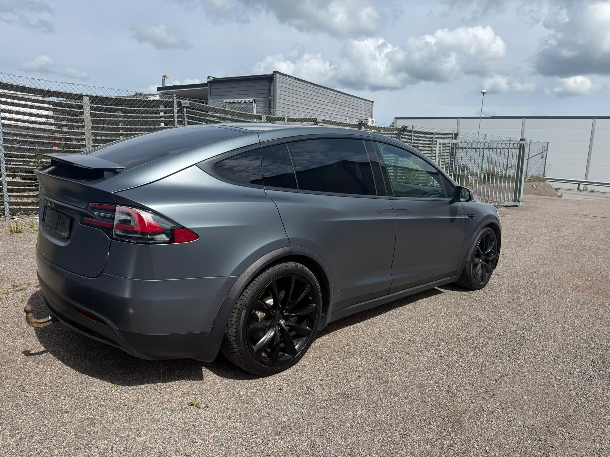 
								x90D tinted full									