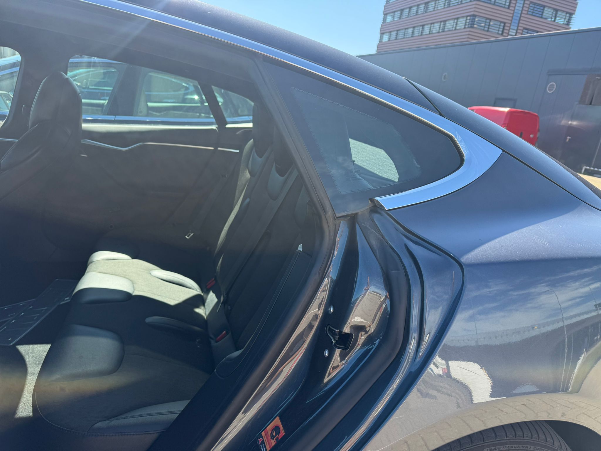 
								S90D grey full									