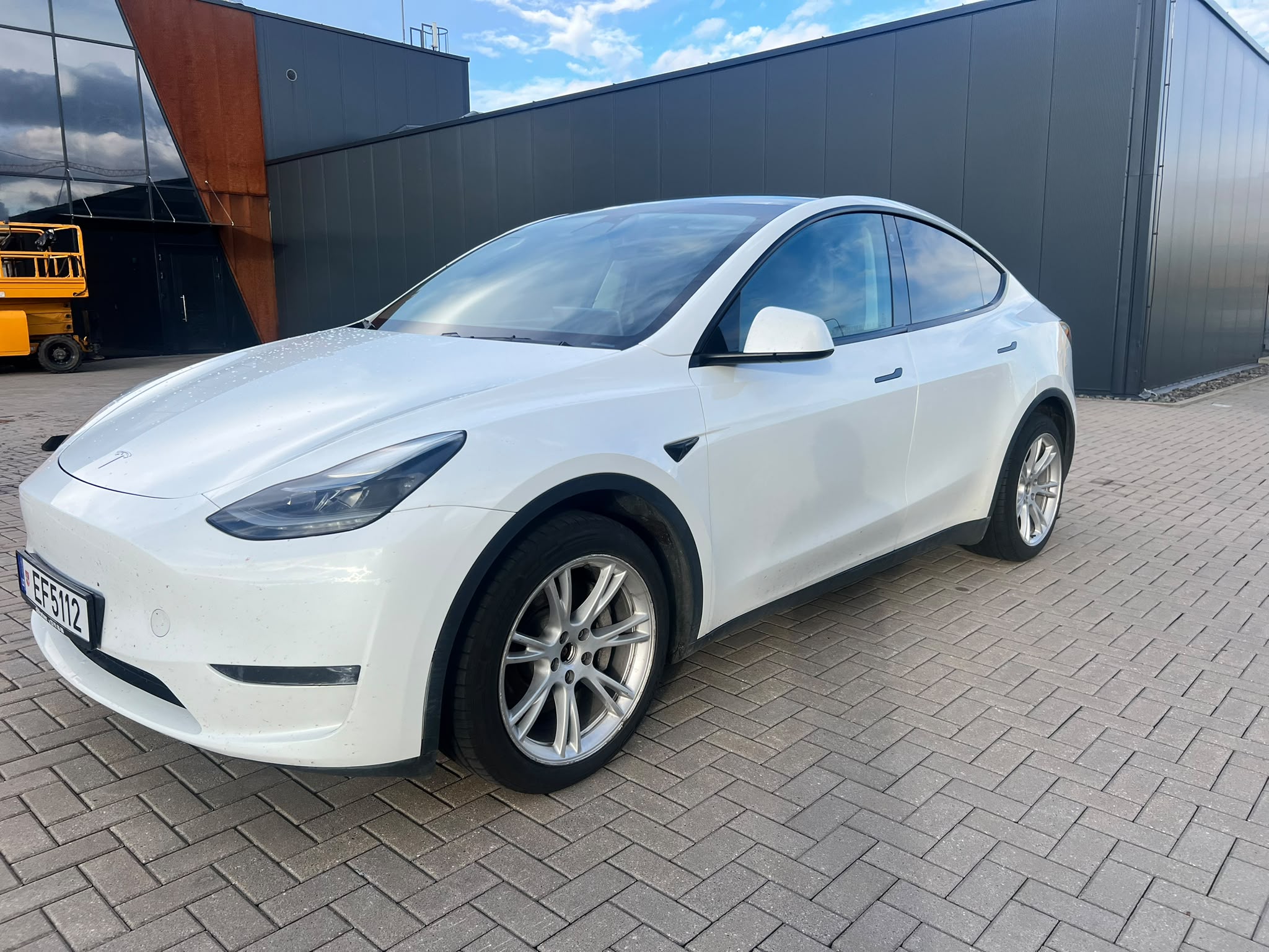 
								Model Y Long Range full									