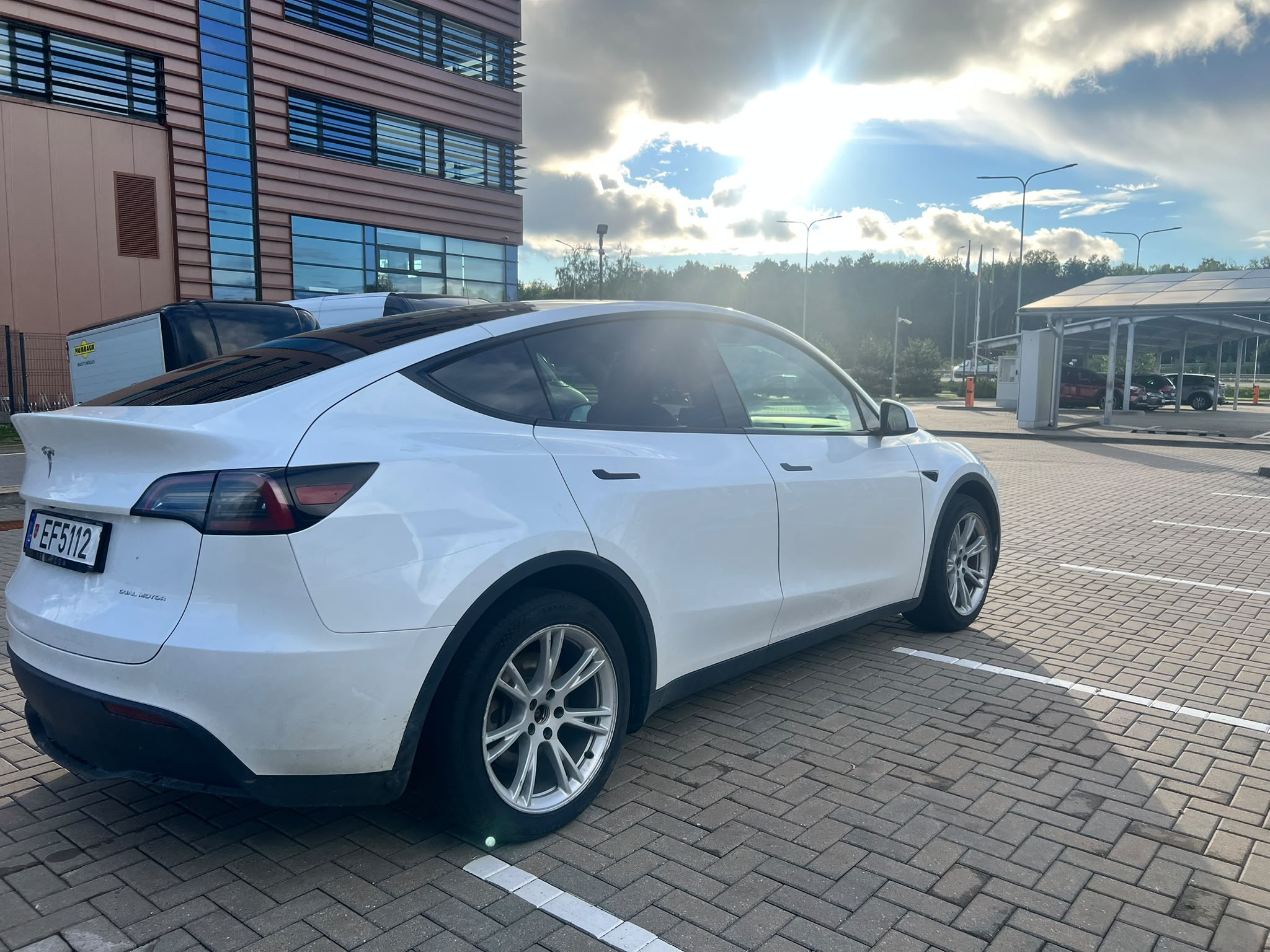 
								Model Y Long Range full									
