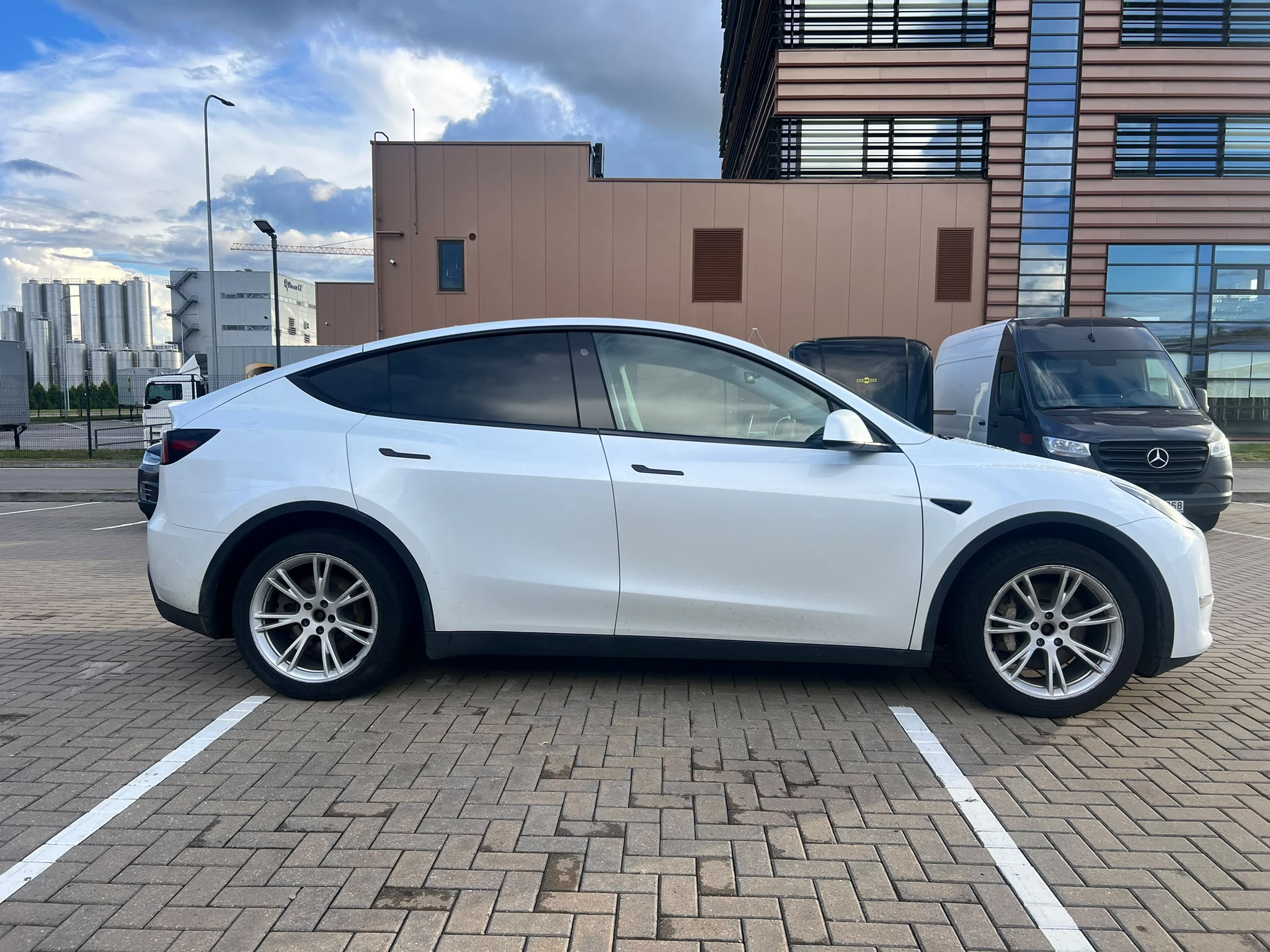 
								Model Y Long Range full									