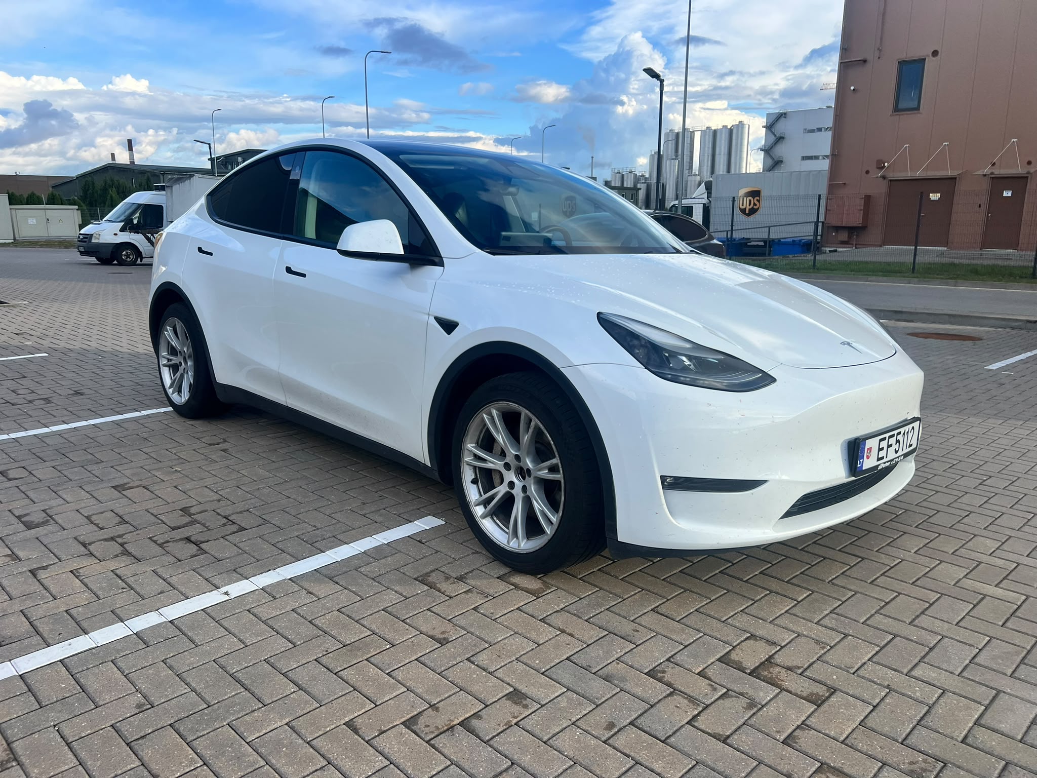 
								Model Y Long Range full									