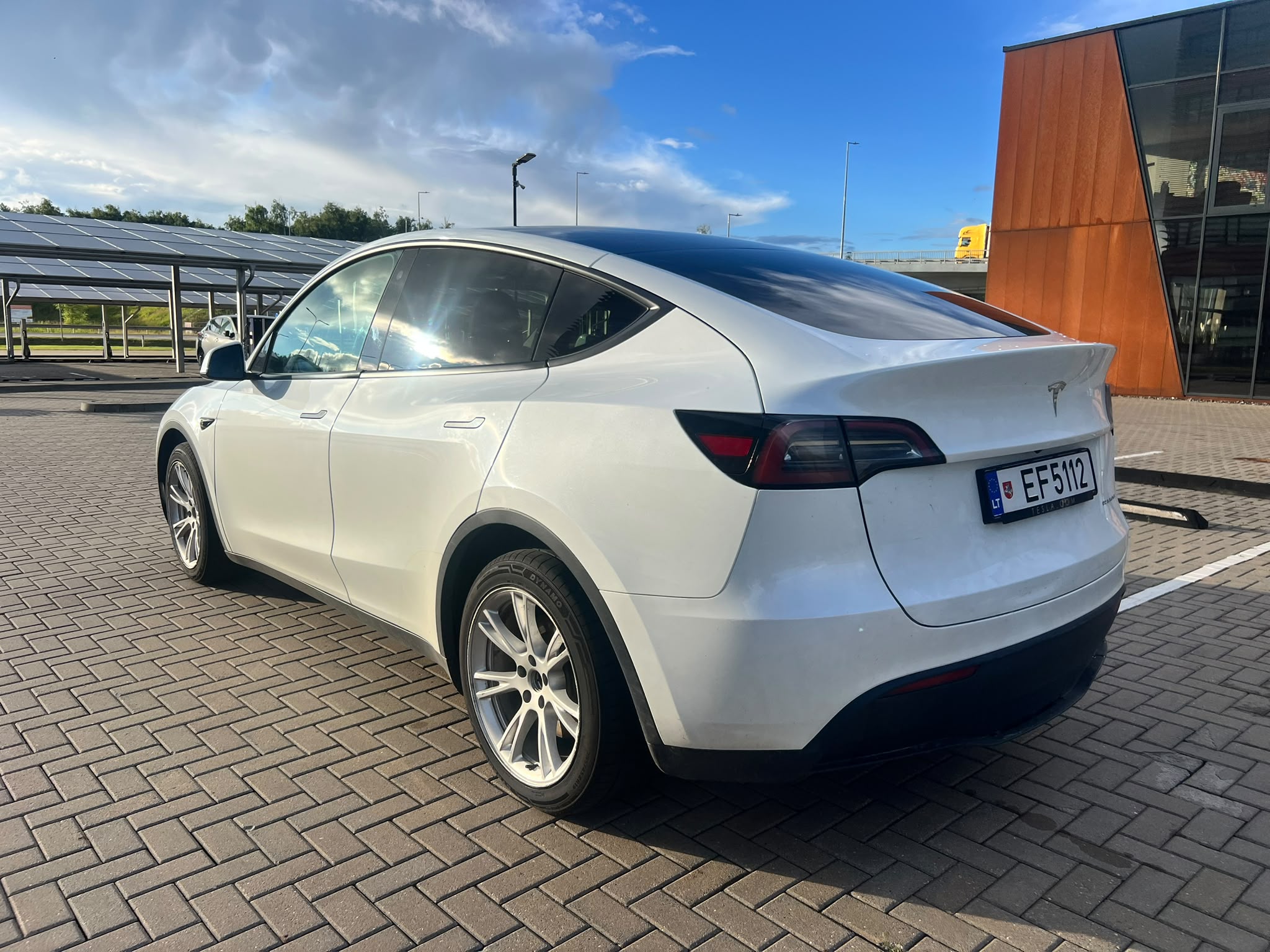 
								Model Y Long Range full									