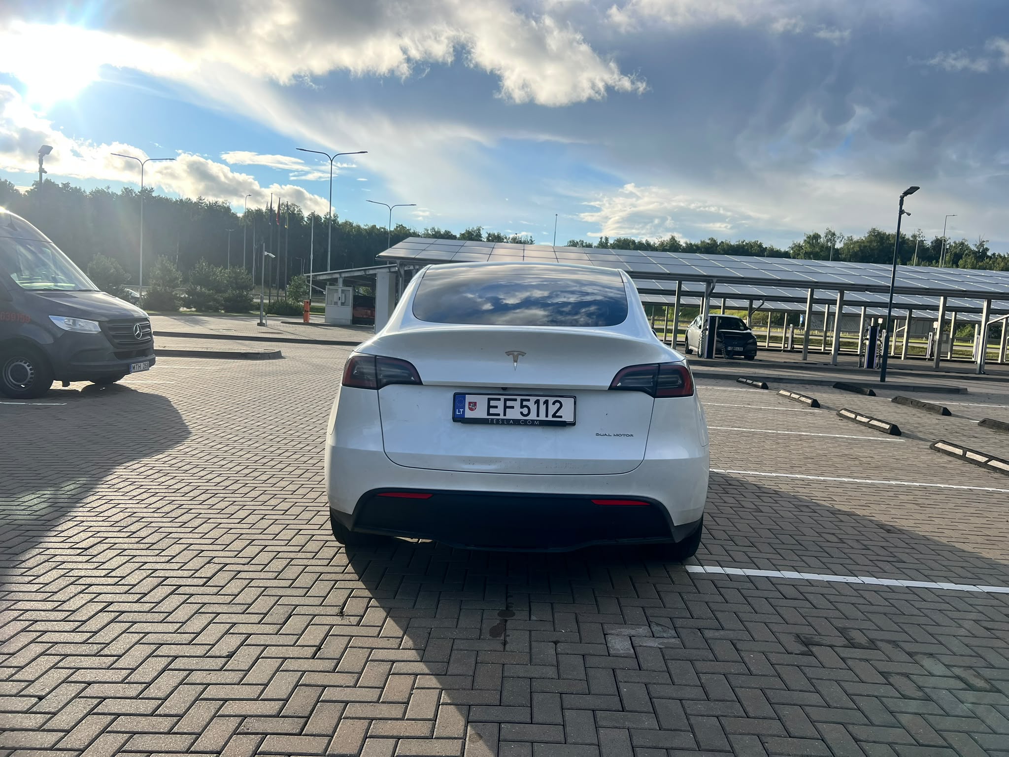 
								Model Y Long Range full									