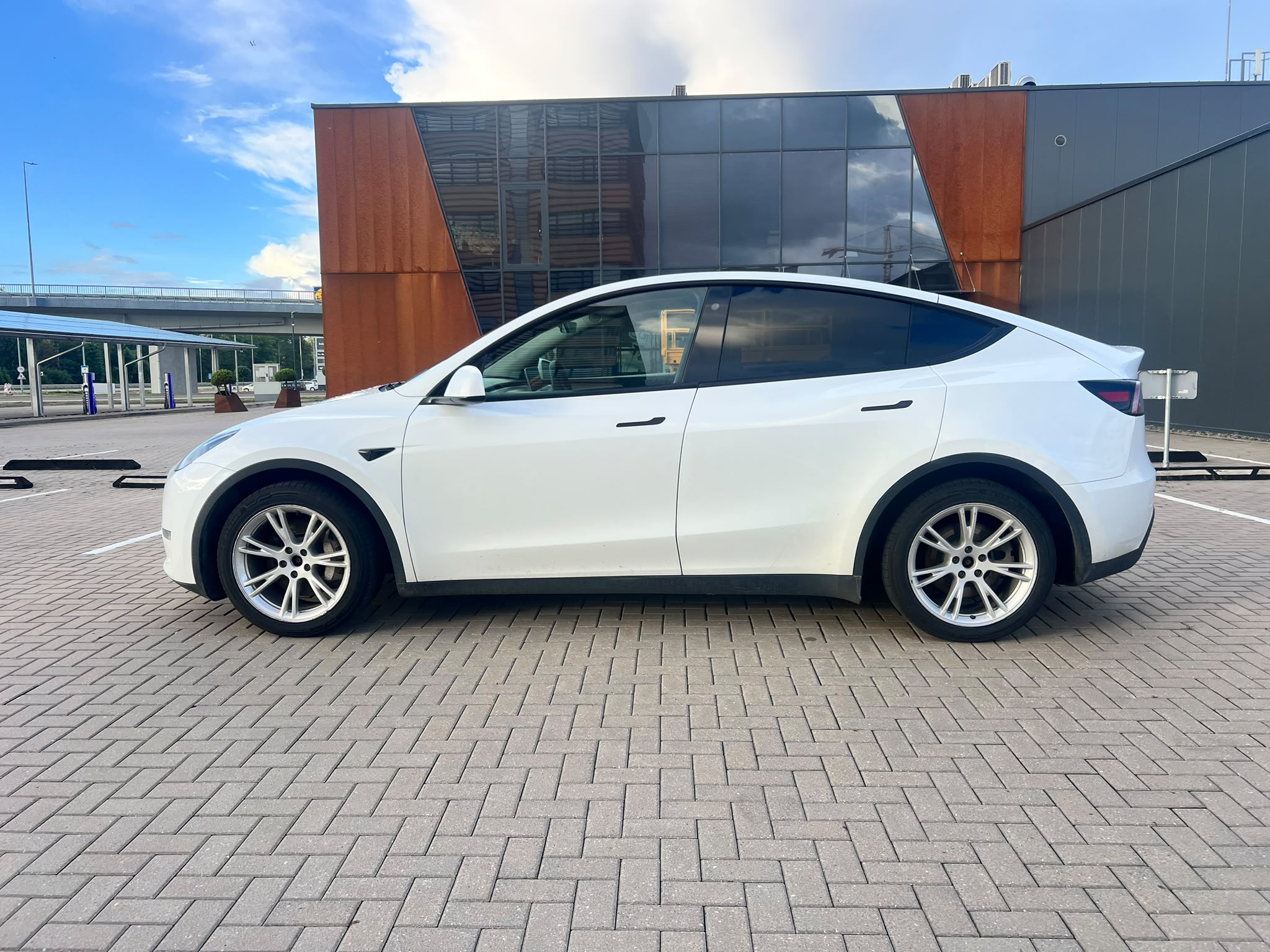 
								Model Y Long Range full									