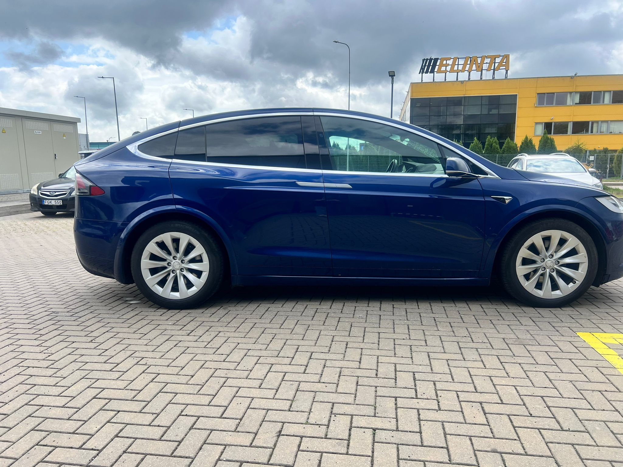 
								X90D blue full									