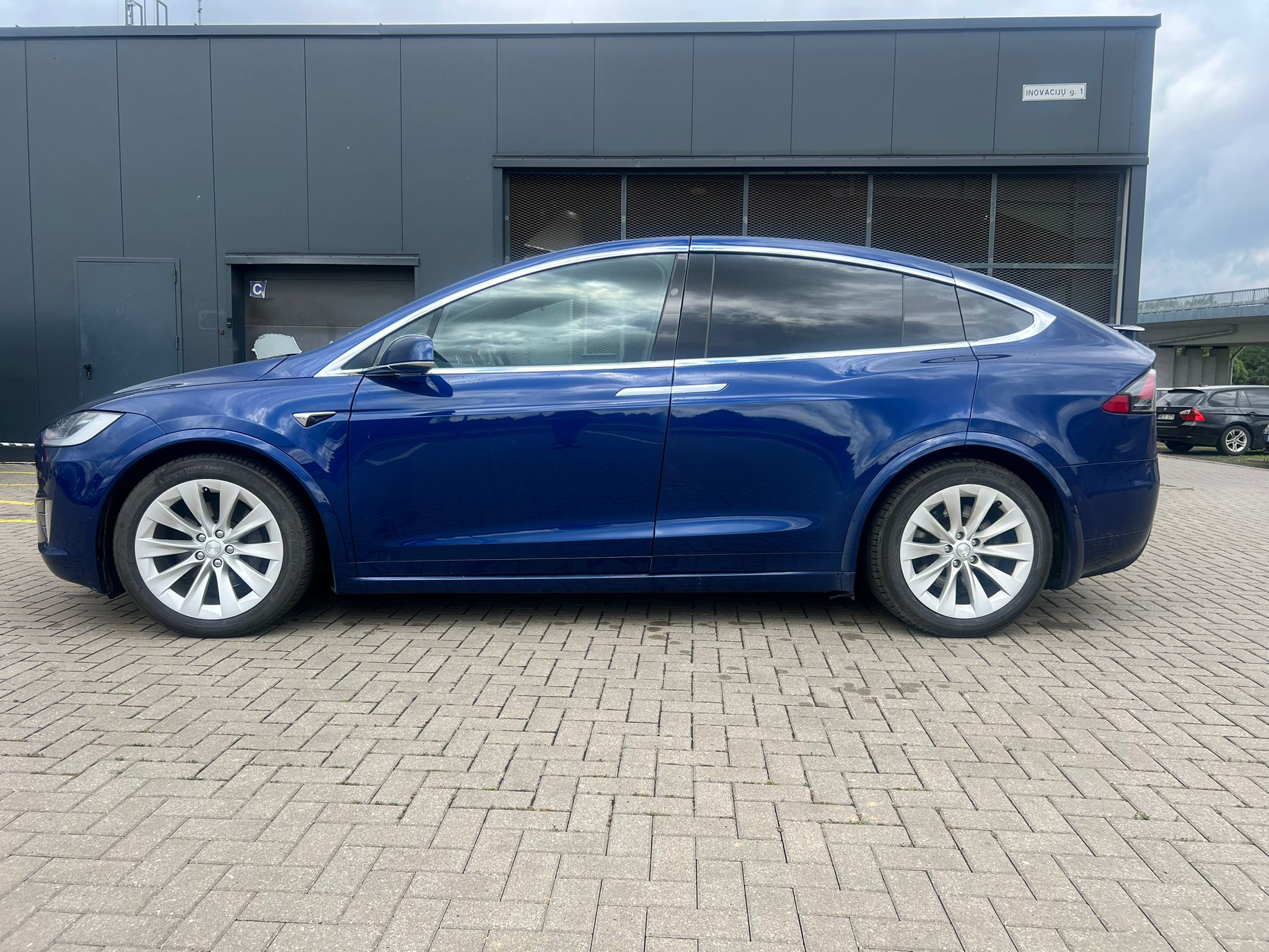 
								X90D blue full									