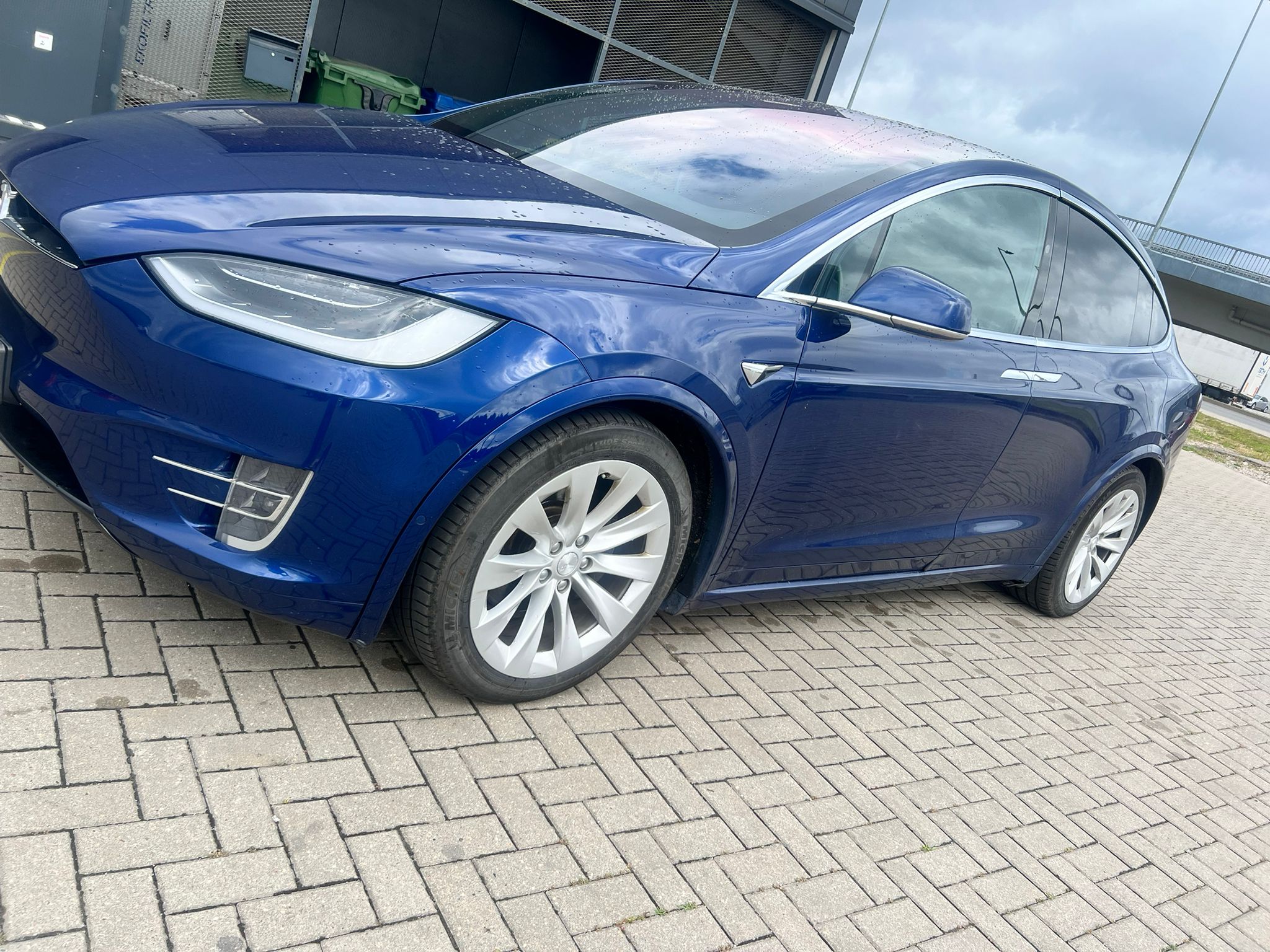
								X90D blue full									
