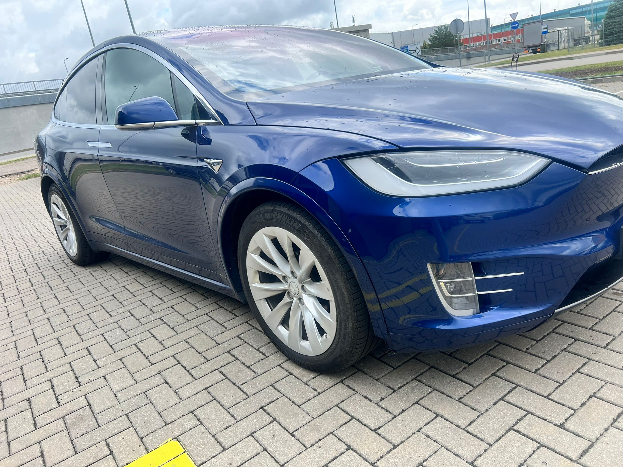 
								X90D blue full									