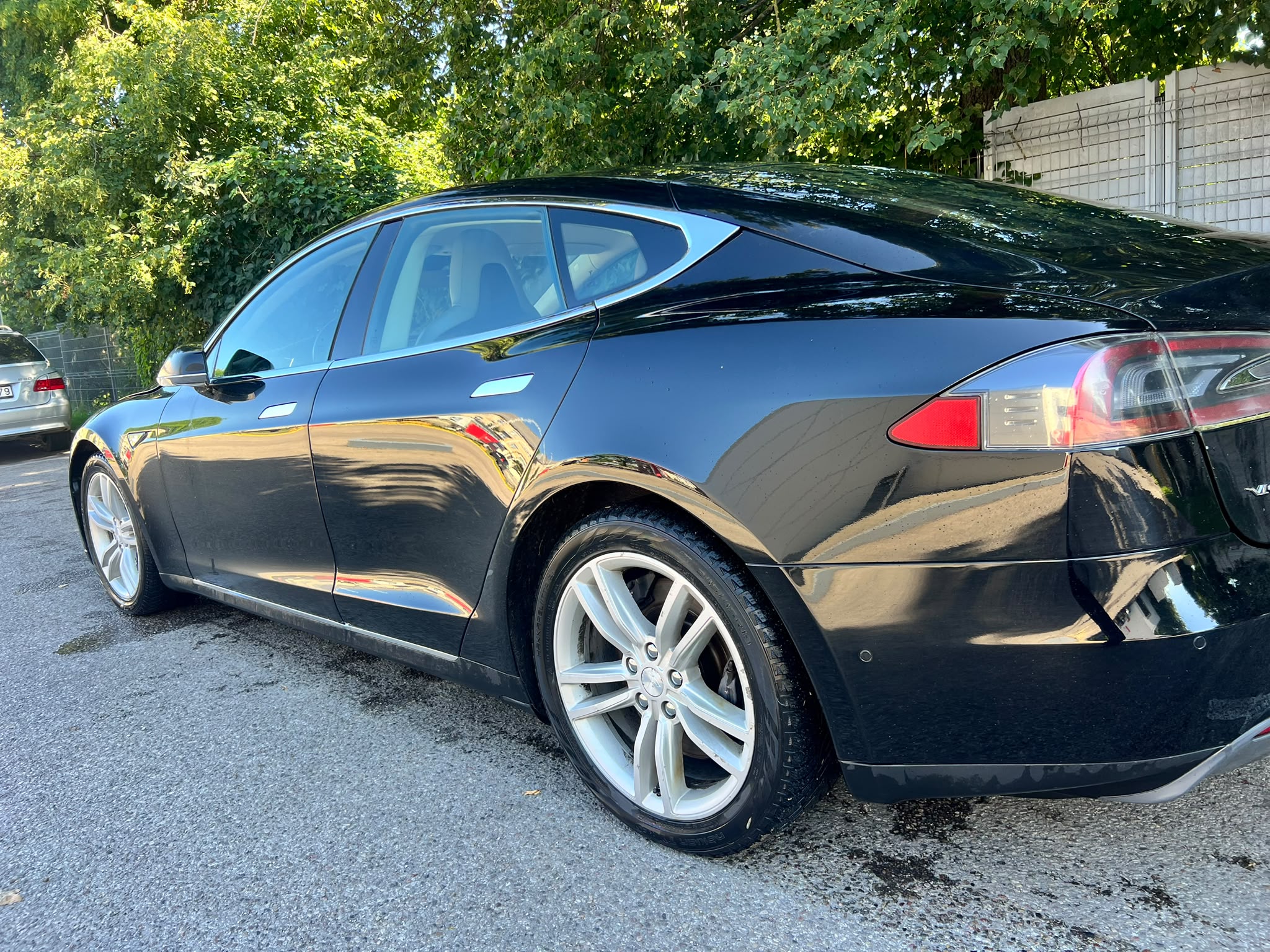 
								85 Black full									