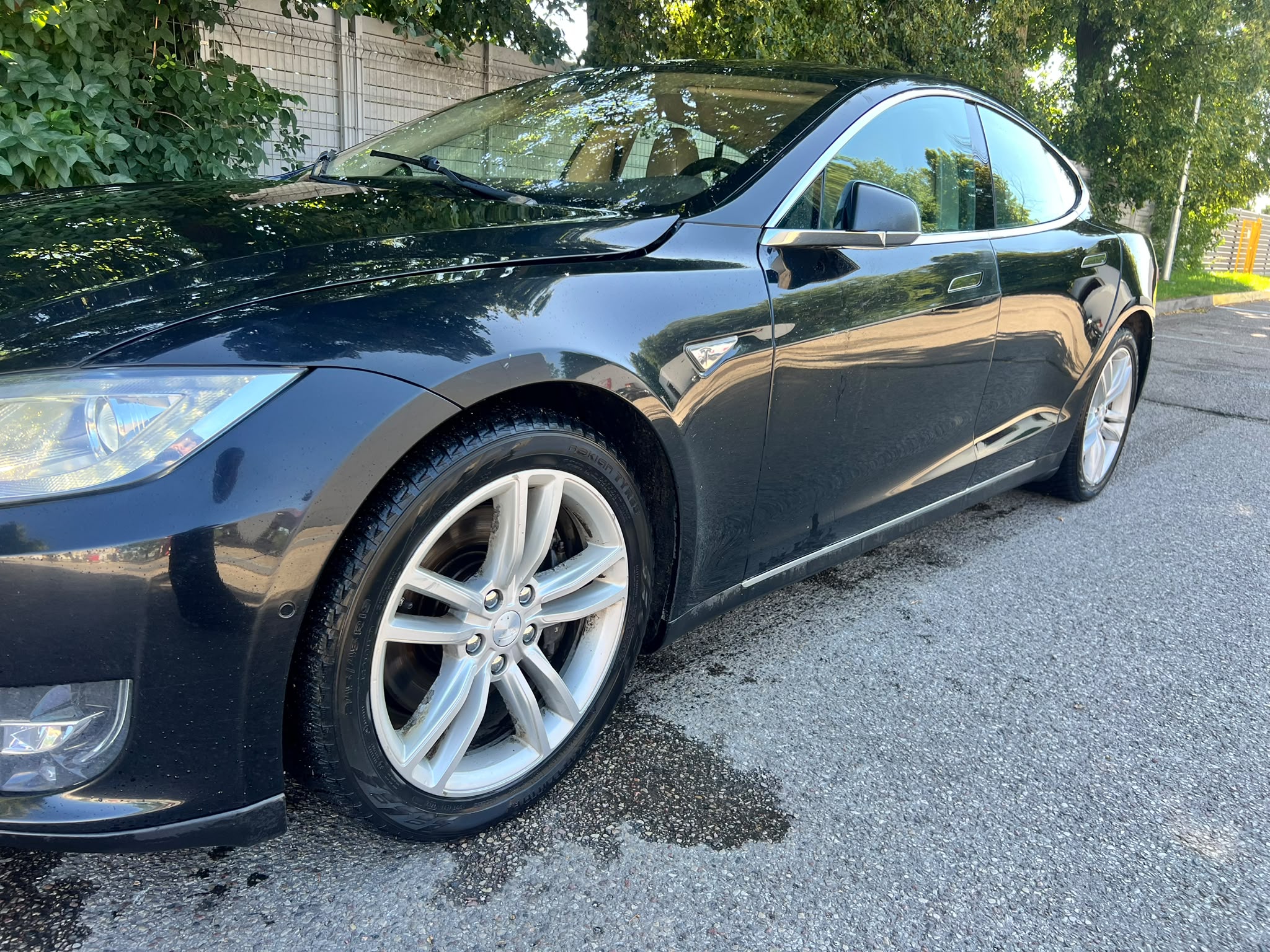 
								85 Black full									