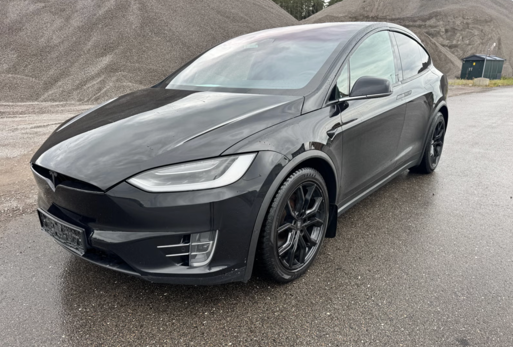 X90D Black
