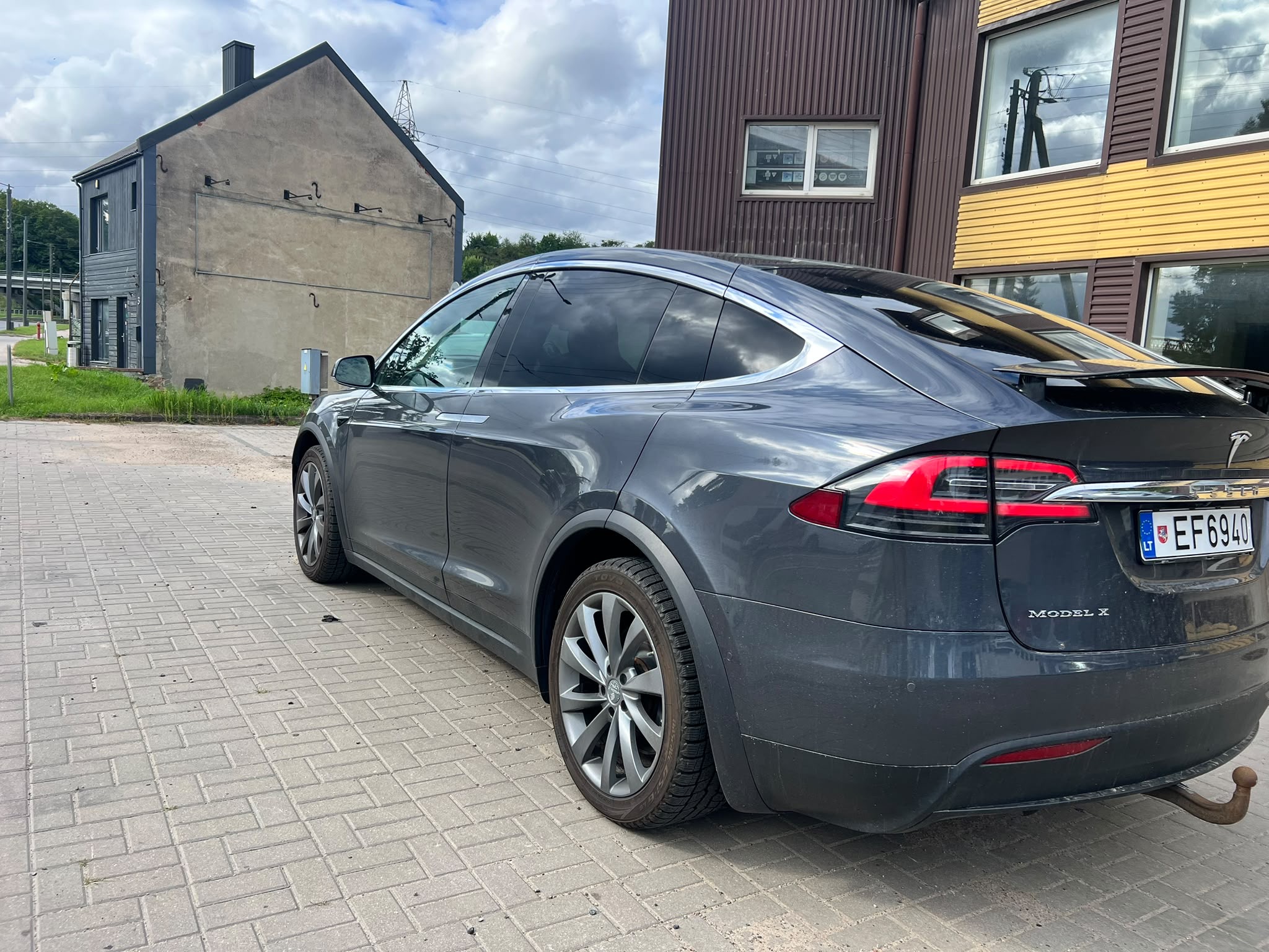 
								Model X 90D full									
