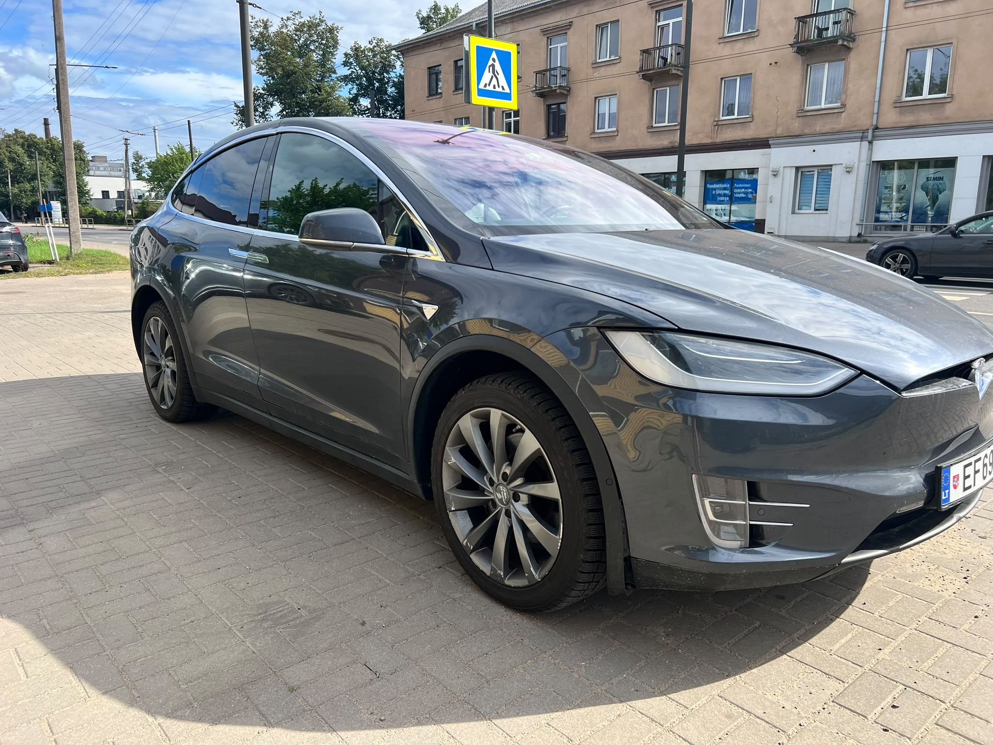 
								Model X 90D full									