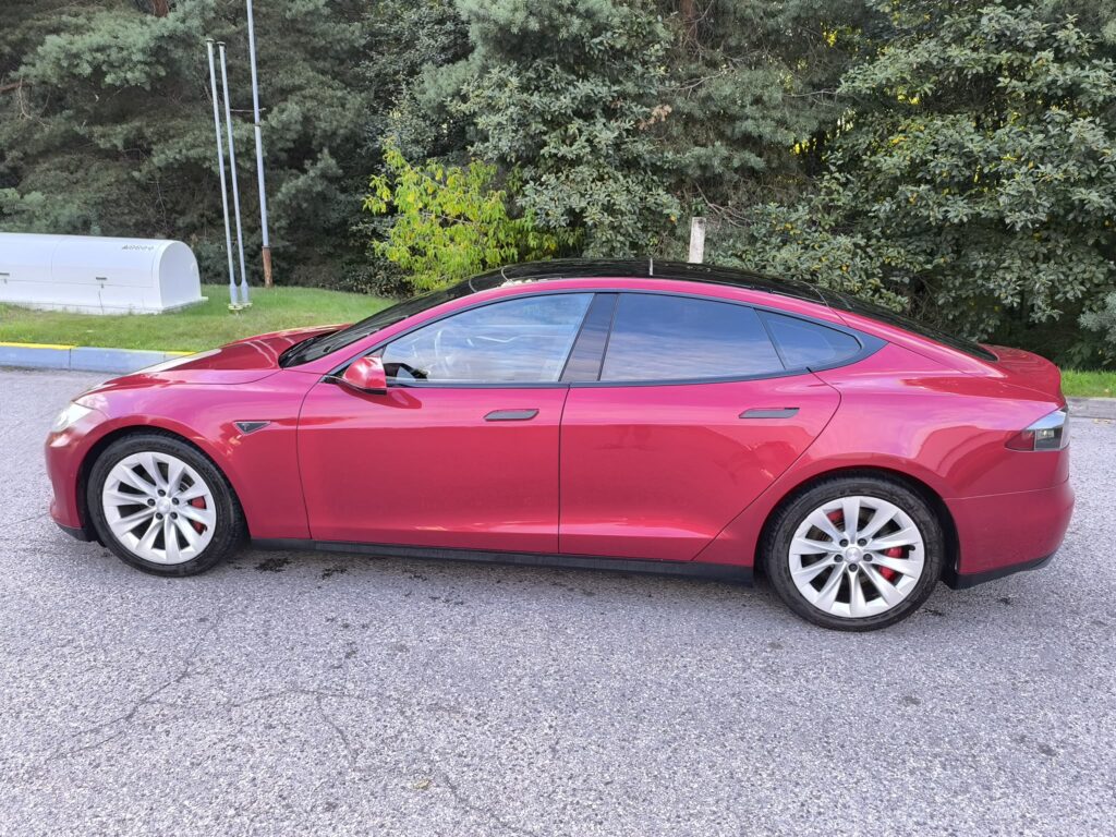 Model S 85D