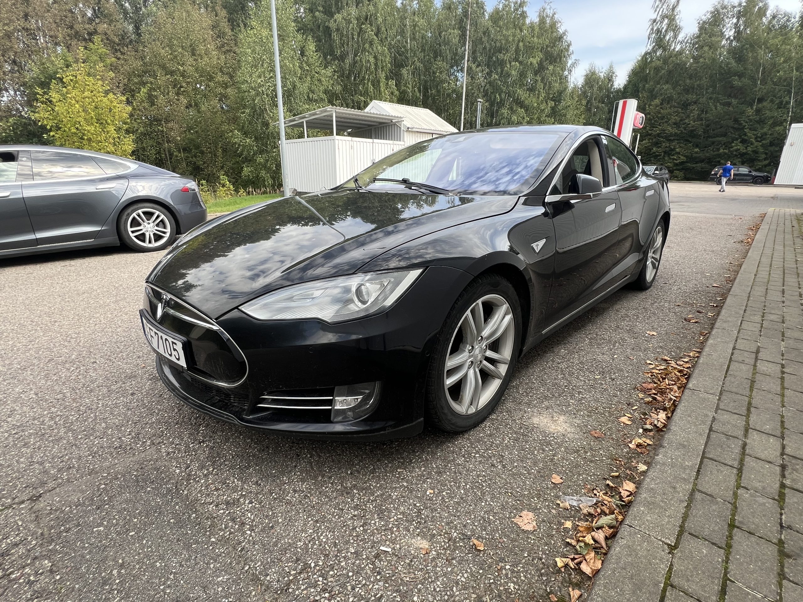 
								85 Black full									