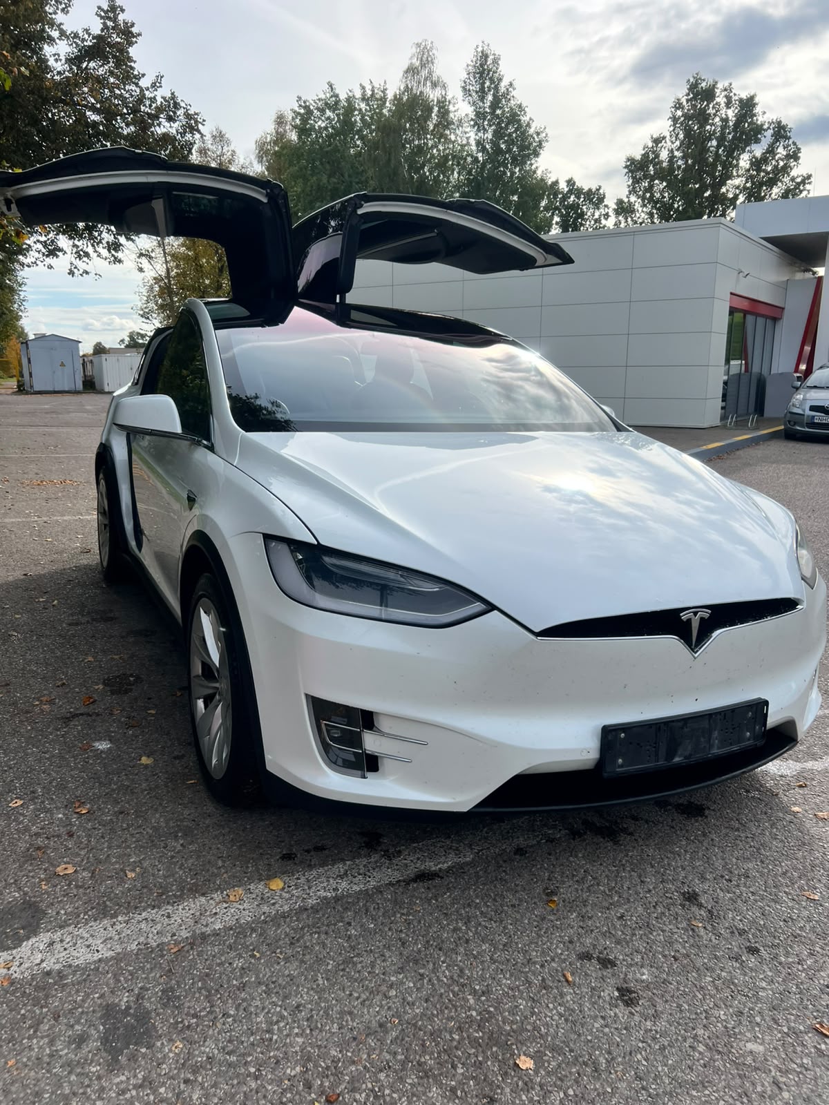 
								Model X 90D full									