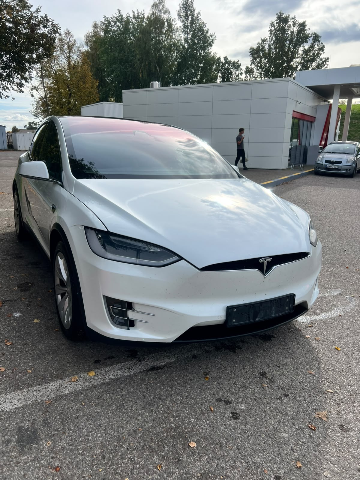 
								Model X 90D full									