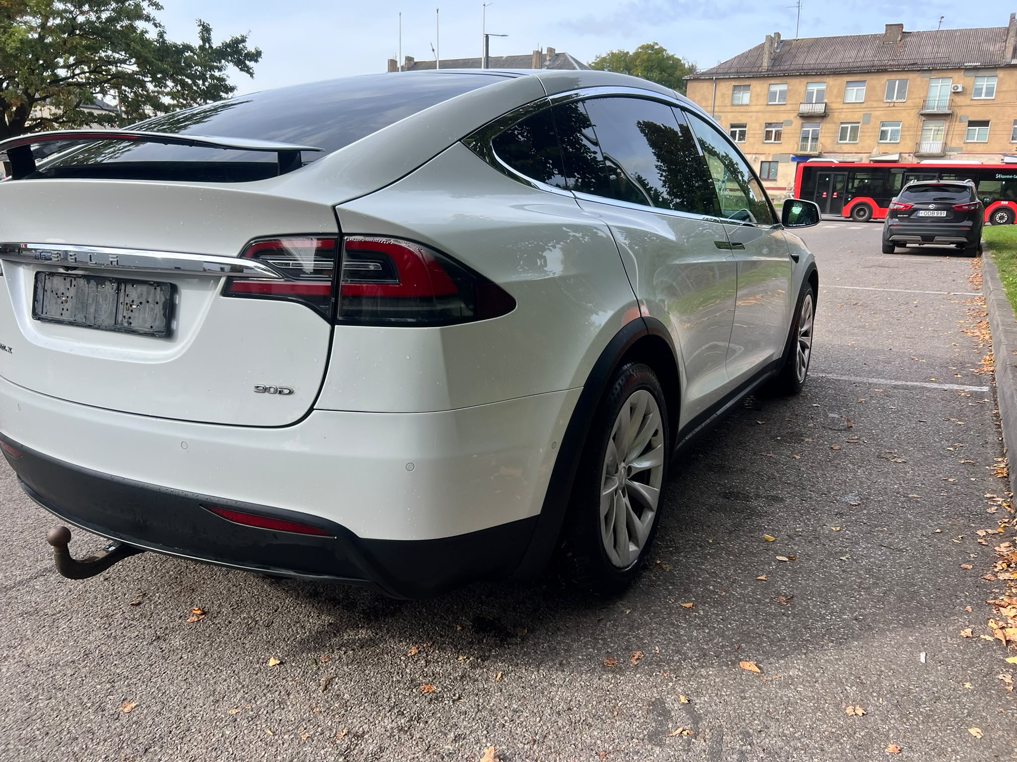 
								Model X 90D full									